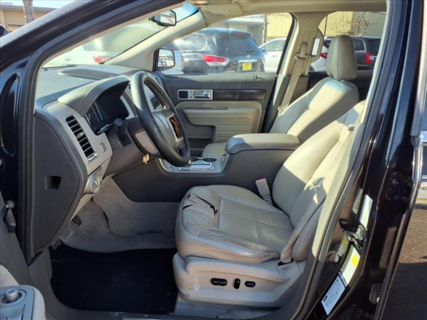 2007 Black Clearcoat Ua Lincoln MKX Base (2LMDU88C87B) with an 3.5L 3.5L V6 double overhead camshaft 24V Fuel Injected engine, 6-Speed Automatic transmission, located at 1401 N. Hobart, Pampa, TX, 79065, (806) 665-9872, 35.549953, -100.975098 - Photo#9