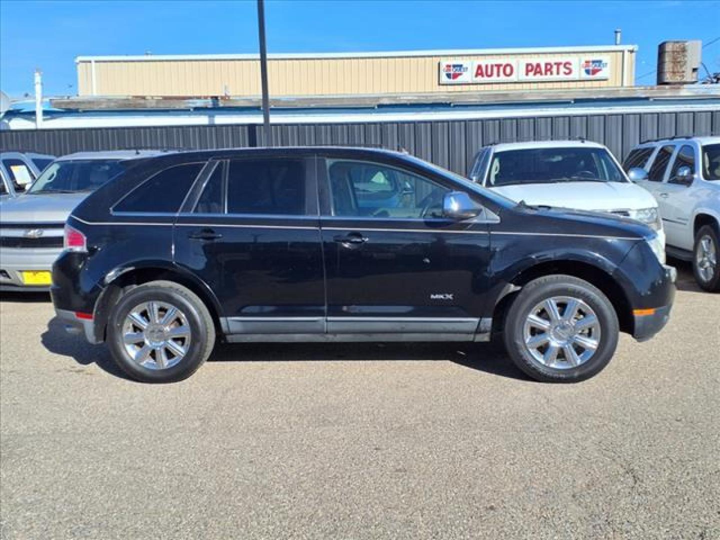 2007 Black Clearcoat Ua Lincoln MKX Base (2LMDU88C87B) with an 3.5L 3.5L V6 double overhead camshaft 24V Fuel Injected engine, 6-Speed Automatic transmission, located at 1401 N. Hobart, Pampa, TX, 79065, (806) 665-9872, 35.549953, -100.975098 - Photo#2