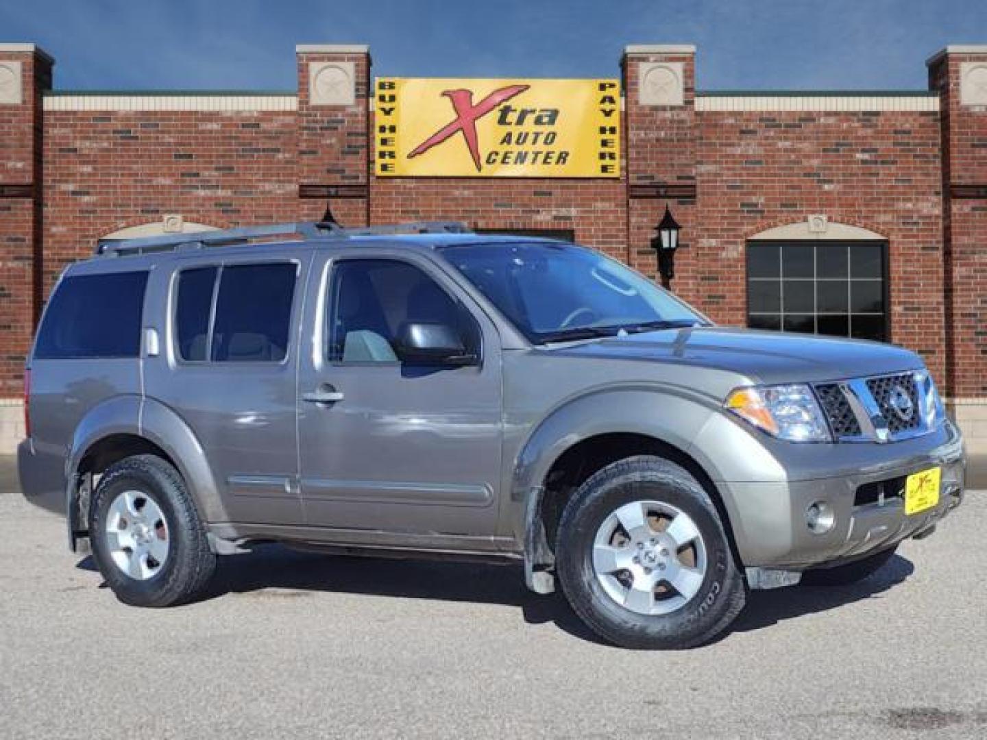 2006 Granite Metallic Ky2 Nissan Pathfinder S (5N1AR18U66C) with an 4.0L 4.0L NA V6 double overhead cam (DOHC) 24V Fuel Injected engine, 5-Speed Automatic transmission, located at 1401 N. Hobart, Pampa, TX, 79065, (806) 665-9872, 35.549953, -100.975098 - Photo#0