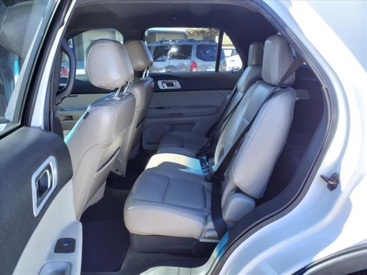 2014 White Platinum Metallic Tri-Coat Ug Ford Explorer XLT (1FM5K7D81EG) with an 3.5L 3.5L V6 290hp 255ft. lbs. Sequential Multiport Fuel Injection engine, 6-Speed Shiftable Automatic transmission, located at 1401 N. Hobart, Pampa, TX, 79065, (806) 665-9872, 35.549953, -100.975098 - Photo#12