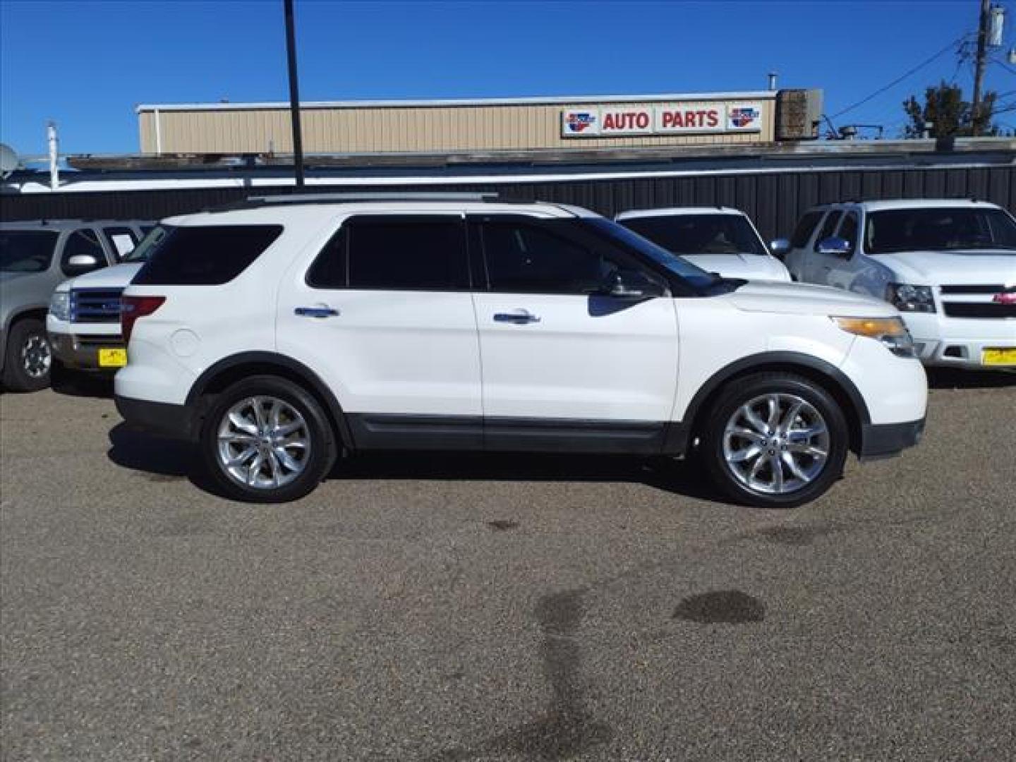 2014 White Platinum Metallic Tri-Coat Ug Ford Explorer XLT (1FM5K7D81EG) with an 3.5L 3.5L V6 290hp 255ft. lbs. Sequential Multiport Fuel Injection engine, 6-Speed Shiftable Automatic transmission, located at 1401 N. Hobart, Pampa, TX, 79065, (806) 665-9872, 35.549953, -100.975098 - Photo#2