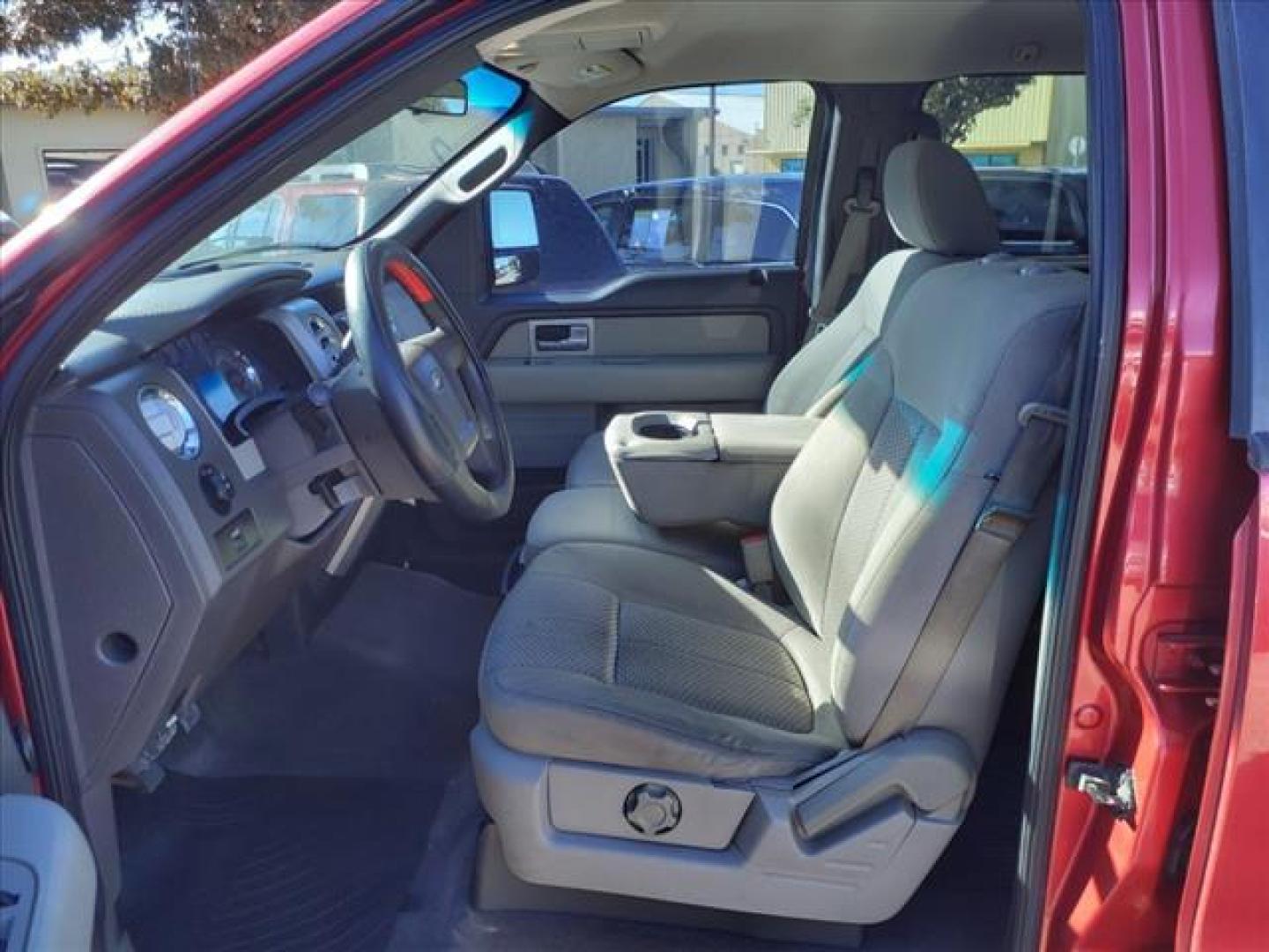 2009 Royal Red Clearcoat Metallic Uk Ford F-150 XLT (1FTRW12879F) with an 4.6L 4.6L 3V V8 292hp 320ft. lbs. Sequential Multiport Fuel Injection engine, 6-Speed Automatic transmission, located at 1401 N. Hobart, Pampa, TX, 79065, (806) 665-9872, 35.549953, -100.975098 - Photo#9