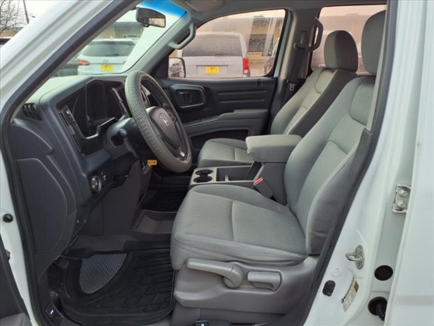 2010 White Honda Ridgeline RT (5FPYK1F29AB) with an 3.5L 6 Cylinder Fuel Injected engine, Automatic transmission, located at 1401 N. Hobart, Pampa, TX, 79065, (806) 665-9872, 35.549953, -100.975098 - Photo#10