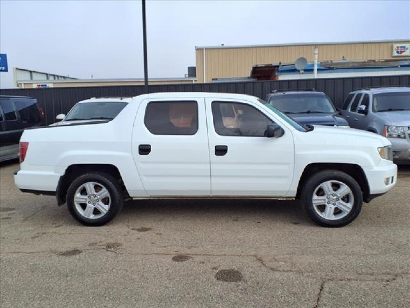 2010 White Honda Ridgeline RT (5FPYK1F29AB) with an 3.5L 6 Cylinder Fuel Injected engine, Automatic transmission, located at 1401 N. Hobart, Pampa, TX, 79065, (806) 665-9872, 35.549953, -100.975098 - Photo#2