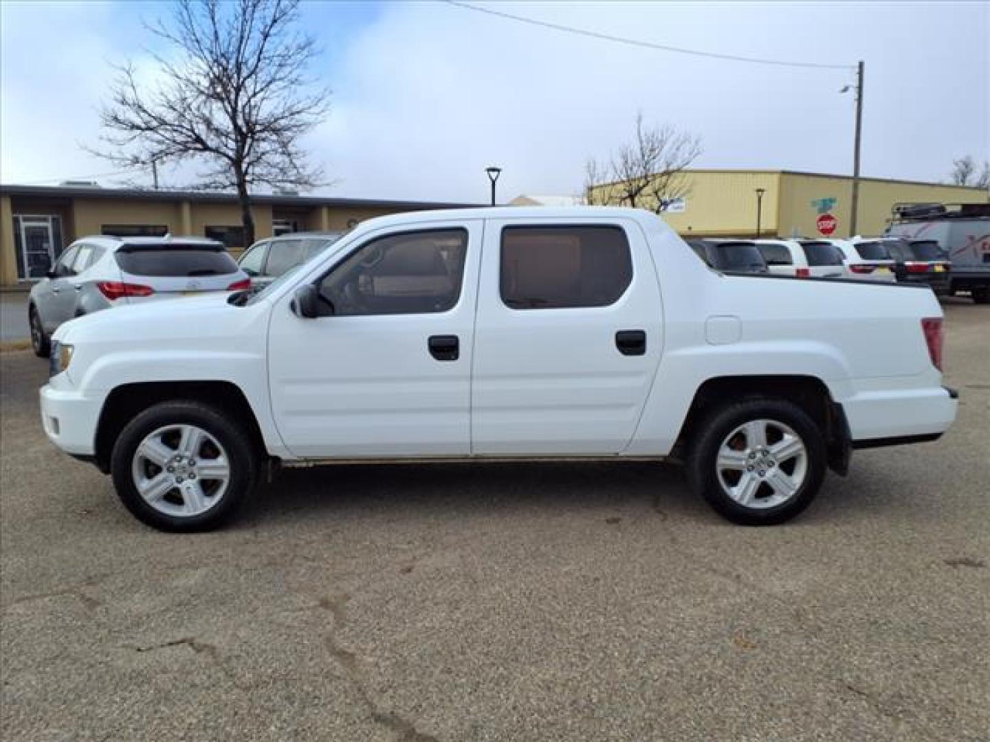 2010 White Honda Ridgeline RT (5FPYK1F29AB) with an 3.5L 6 Cylinder Fuel Injected engine, Automatic transmission, located at 1401 N. Hobart, Pampa, TX, 79065, (806) 665-9872, 35.549953, -100.975098 - Photo#4