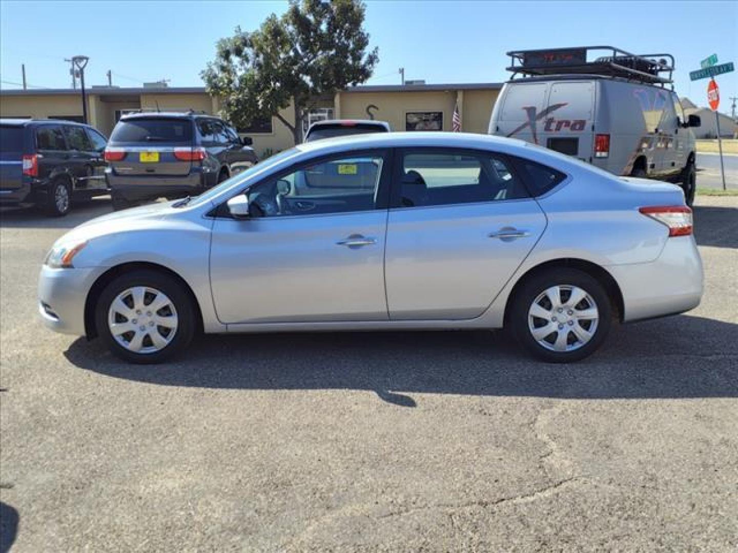 2014 Brilliant Silver Nissan Sentra SV (3N1AB7AP3EY) with an 1.8L 1.8L I4 130hp 128ft. lbs. Sequential Multiport Fuel Injection engine, CVT transmission, located at 1401 N. Hobart, Pampa, TX, 79065, (806) 665-9872, 35.549953, -100.975098 - Photo#4