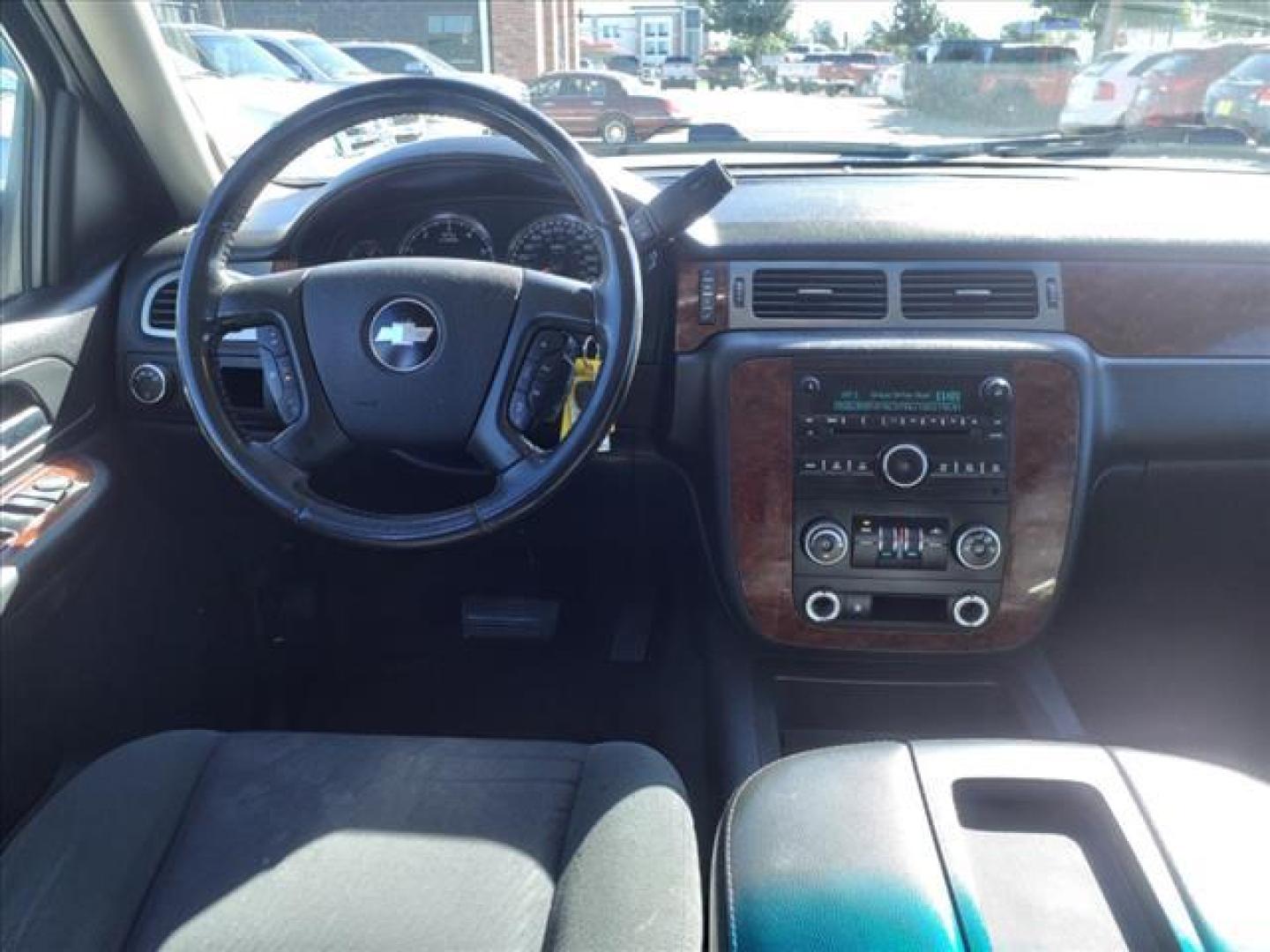 2009 Summit White Chevrolet Tahoe LT XFE (1GNEC23369R) with an 5.3L Vortec 5.3L Flex Fuel V8 310hp 335ft. lbs. Fuel Injected engine, 6-Speed Shiftable Automatic transmission, located at 1401 N. Hobart, Pampa, TX, 79065, (806) 665-9872, 35.549953, -100.975098 - Photo#10