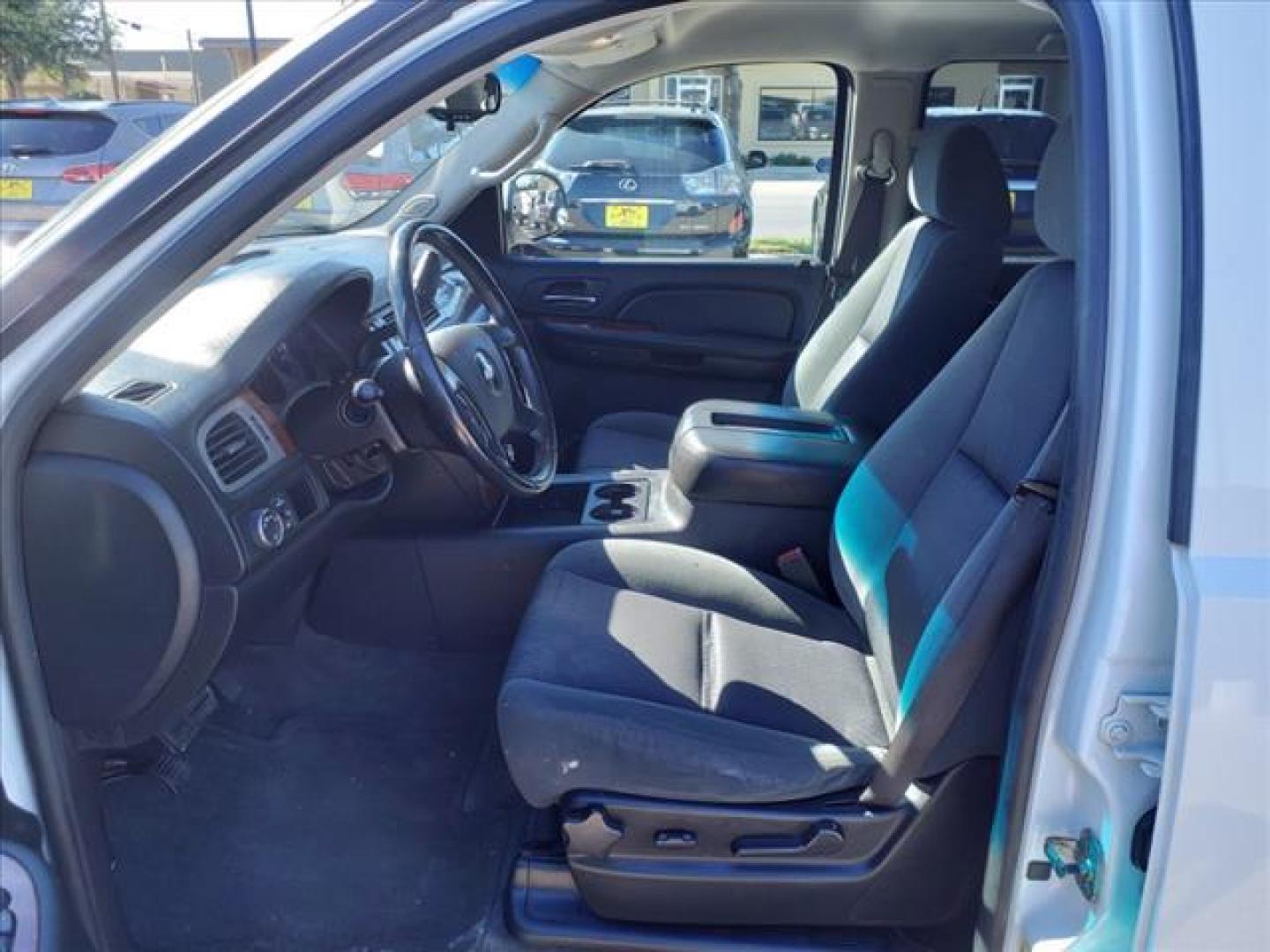 2009 Summit White Chevrolet Tahoe LT XFE (1GNEC23369R) with an 5.3L Vortec 5.3L Flex Fuel V8 310hp 335ft. lbs. Fuel Injected engine, 6-Speed Shiftable Automatic transmission, located at 1401 N. Hobart, Pampa, TX, 79065, (806) 665-9872, 35.549953, -100.975098 - Photo#11