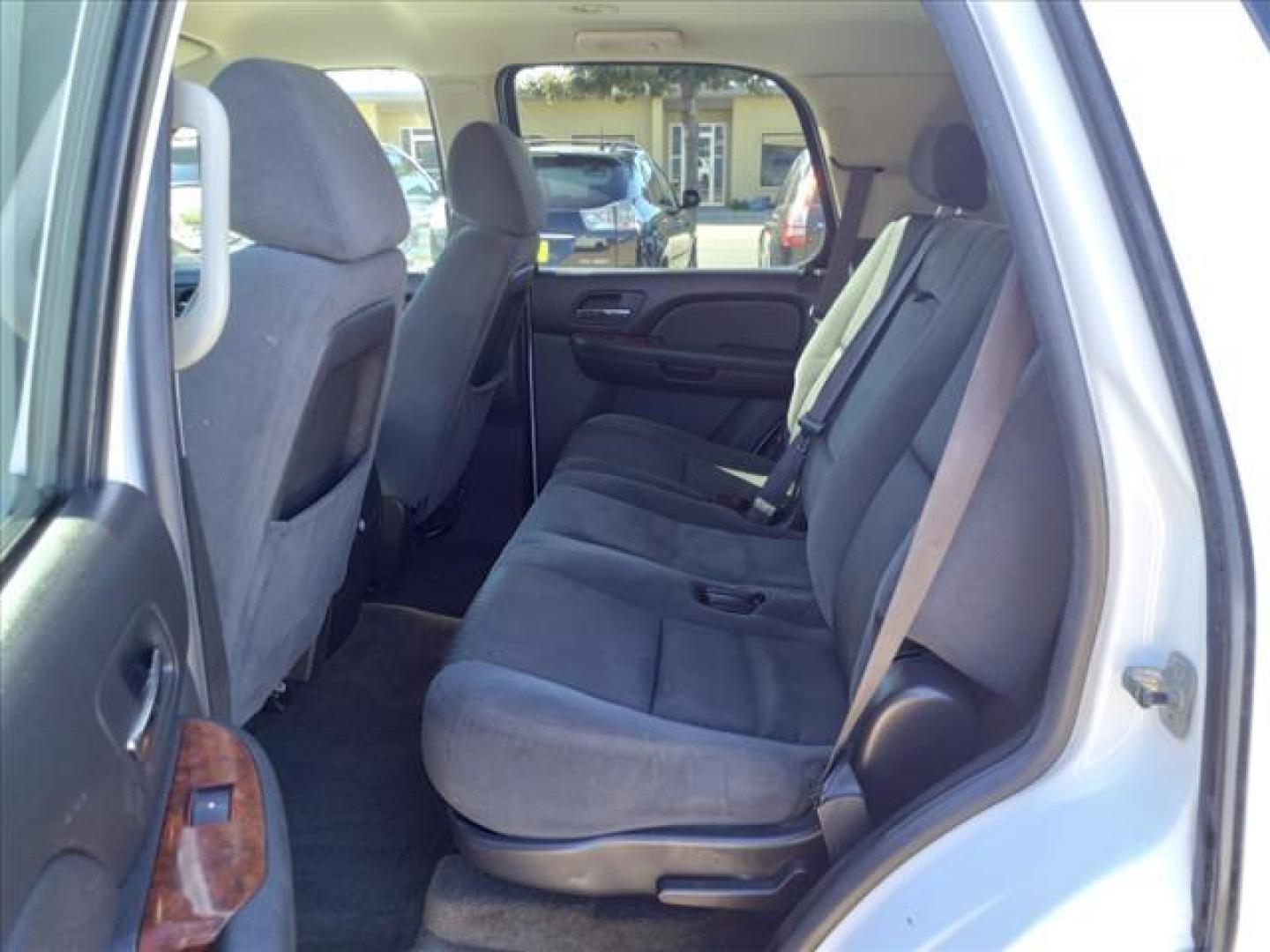 2009 Summit White Chevrolet Tahoe LT XFE (1GNEC23369R) with an 5.3L Vortec 5.3L Flex Fuel V8 310hp 335ft. lbs. Fuel Injected engine, 6-Speed Shiftable Automatic transmission, located at 1401 N. Hobart, Pampa, TX, 79065, (806) 665-9872, 35.549953, -100.975098 - Photo#12