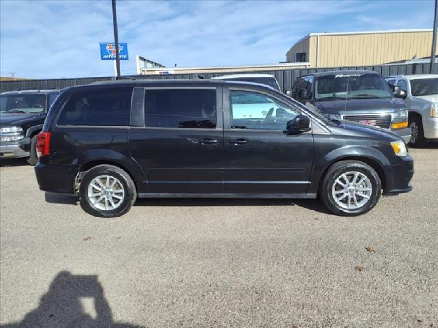 2014 Brilliant Black Crystal Pearl Coat Pxr Dodge Grand Caravan SXT (2C4RDGCGXER) with an 3.6L Pentastar 3.6L Flex Fuel V6 283hp 260ft. lbs. Sequential Multiport Fuel Injection engine, 6-Speed Shiftable Automatic transmission, located at 1401 N. Hobart, Pampa, TX, 79065, (806) 665-9872, 35.549953, -100.975098 - Photo#2