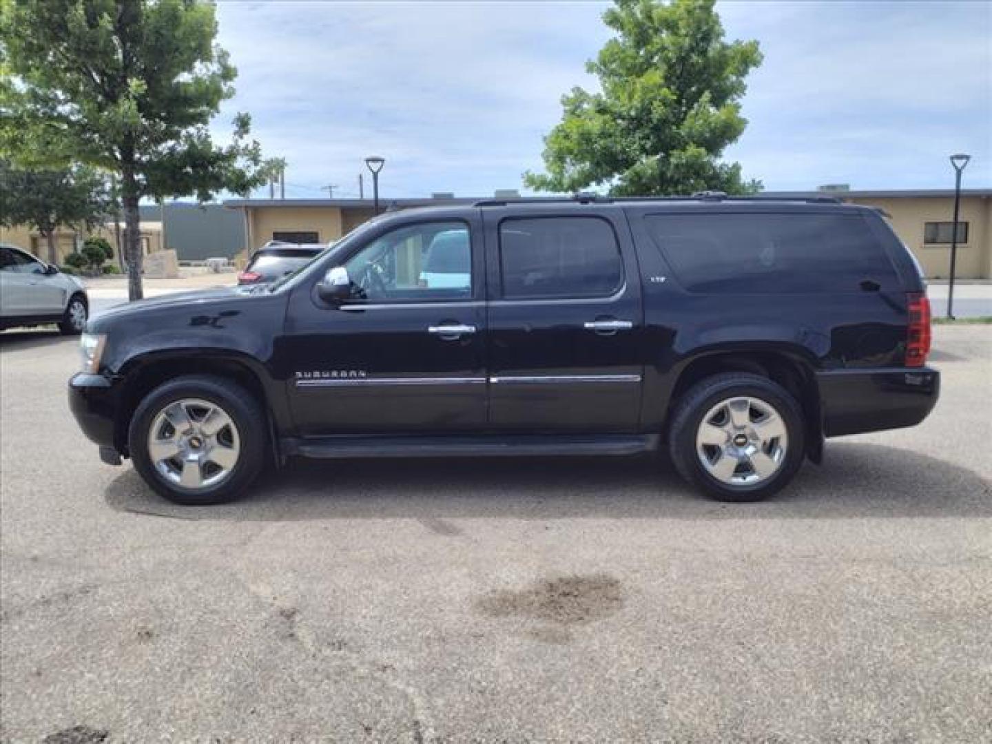 2013 Black Granite Metallic Chevrolet Suburban LTZ (1GNSKKE71DR) with an 5.3L Vortec Aluminum Block 5.3L Flex Fuel V8 320hp 335ft. lbs. Sequential-Port F.I. engine, 6-Speed Shiftable Automatic transmission, located at 1401 N. Hobart, Pampa, TX, 79065, (806) 665-9872, 35.549953, -100.975098 - Photo#4