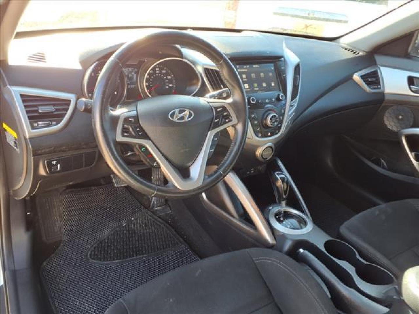 2017 White Hyundai VELOSTER Base (KMHTC6AD0HU) with an 4 Cylinder Fuel Injected engine, Automatic transmission, located at 1401 N. Hobart, Pampa, TX, 79065, (806) 665-9872, 35.549953, -100.975098 - Photo#10