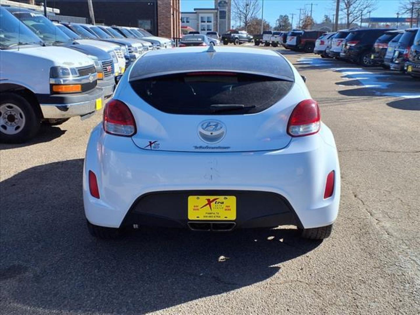 2017 White Hyundai VELOSTER Base (KMHTC6AD0HU) with an 4 Cylinder Fuel Injected engine, Automatic transmission, located at 1401 N. Hobart, Pampa, TX, 79065, (806) 665-9872, 35.549953, -100.975098 - Photo#3