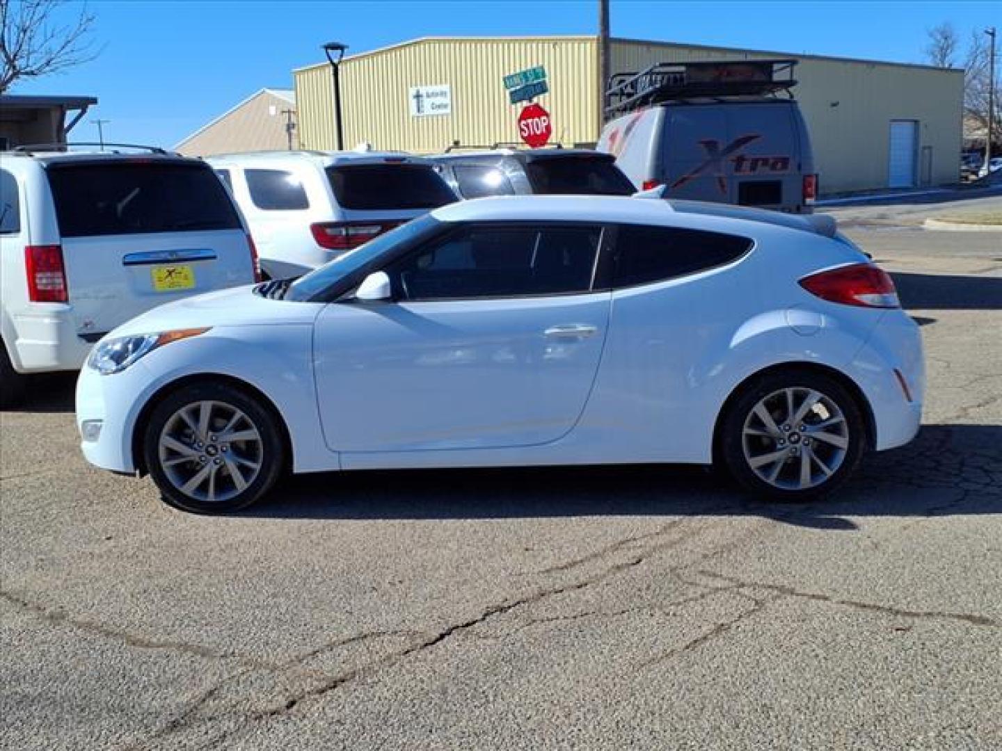 2017 White Hyundai VELOSTER Base (KMHTC6AD0HU) with an 4 Cylinder Fuel Injected engine, Automatic transmission, located at 1401 N. Hobart, Pampa, TX, 79065, (806) 665-9872, 35.549953, -100.975098 - Photo#4