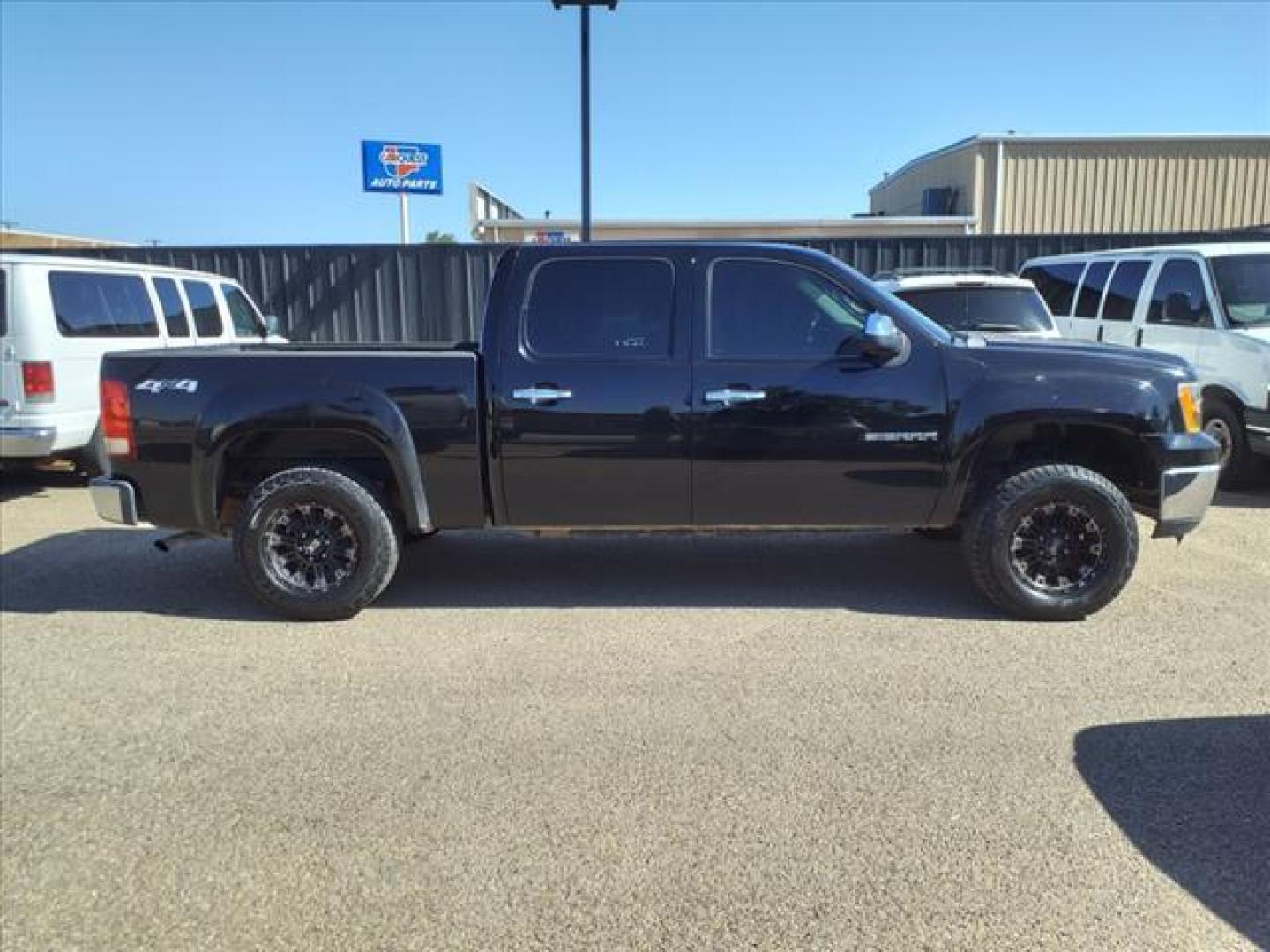 2011 Onyx Black GMC Sierra 1500 SLE (3GTP2VE35BG) with an 5.3L Vortec 5.3L Flex Fuel V8 315hp 335ft. lbs. Sequential-Port F.I. engine, 6-Speed Shiftable Automatic transmission, located at 1401 N. Hobart, Pampa, TX, 79065, (806) 665-9872, 35.549953, -100.975098 - Photo#2