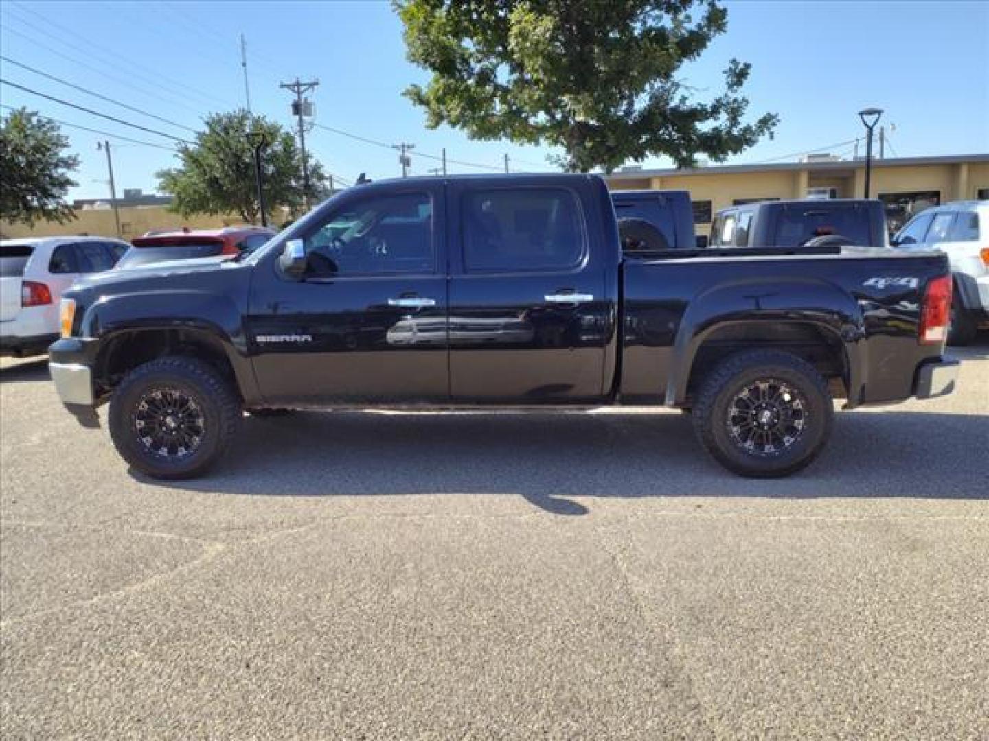 2011 Onyx Black GMC Sierra 1500 SLE (3GTP2VE35BG) with an 5.3L Vortec 5.3L Flex Fuel V8 315hp 335ft. lbs. Sequential-Port F.I. engine, 6-Speed Shiftable Automatic transmission, located at 1401 N. Hobart, Pampa, TX, 79065, (806) 665-9872, 35.549953, -100.975098 - Photo#4