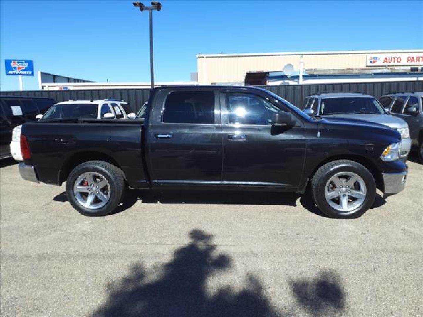 2011 Brilliant Black Crystal Pearl Coat Pxr RAM 1500 ST (1D7RB1CT8BS) with an 5.7L HEMI 5.7L V8 390hp 407ft. lbs. Sequential Multiport Fuel Injection engine, 5-Speed Automatic transmission, located at 1401 N. Hobart, Pampa, TX, 79065, (806) 665-9872, 35.549953, -100.975098 - Photo#2