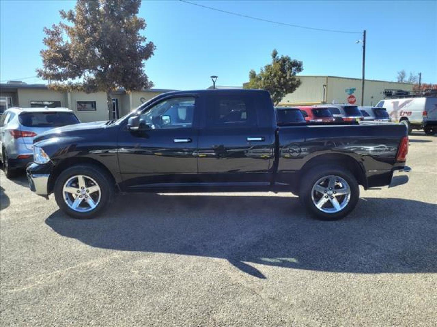 2011 Brilliant Black Crystal Pearl Coat Pxr RAM 1500 ST (1D7RB1CT8BS) with an 5.7L HEMI 5.7L V8 390hp 407ft. lbs. Sequential Multiport Fuel Injection engine, 5-Speed Automatic transmission, located at 1401 N. Hobart, Pampa, TX, 79065, (806) 665-9872, 35.549953, -100.975098 - Photo#4