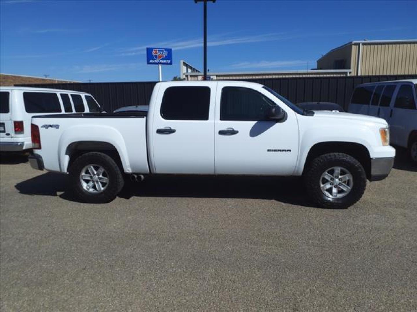 2011 Summit White GMC Sierra 1500 SLE (3GTU2VE25BG) with an 6.2L Vortec 6.2L Flex Fuel V8 403hp 417ft. lbs. Sequential-Port F.I. engine, 6-Speed Shiftable Automatic transmission, located at 1401 N. Hobart, Pampa, TX, 79065, (806) 665-9872, 35.549953, -100.975098 - Photo#2