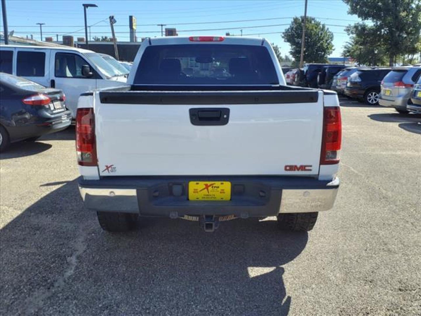 2011 Summit White GMC Sierra 1500 SLE (3GTU2VE25BG) with an 6.2L Vortec 6.2L Flex Fuel V8 403hp 417ft. lbs. Sequential-Port F.I. engine, 6-Speed Shiftable Automatic transmission, located at 1401 N. Hobart, Pampa, TX, 79065, (806) 665-9872, 35.549953, -100.975098 - Photo#3