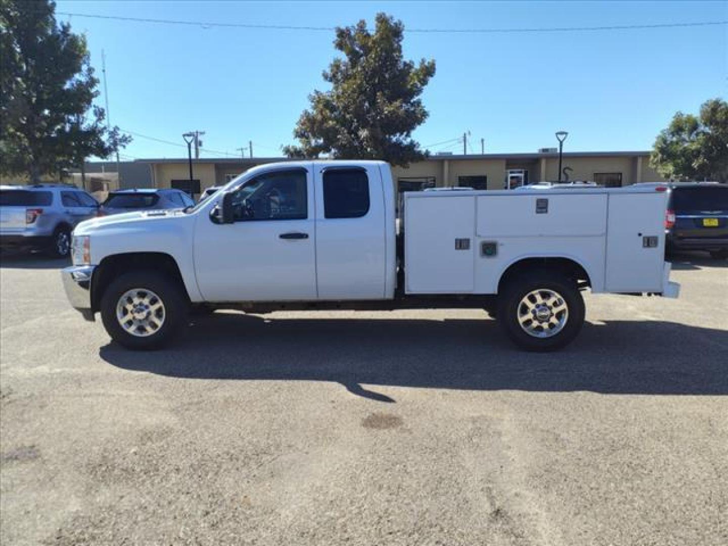 2013 Summit White Chevrolet Silverado 2500HD Work Truck (1GB2CVC85DZ) with an 6.6L Duramax 6.6L Diesel Turbo V8 397hp 765ft. lbs. Common Rail Direct Injection engine, Allison 1000 6-Speed Shiftable Automatic transmission, located at 1401 N. Hobart, Pampa, TX, 79065, (806) 665-9872, 35.549953, -100.975098 - Photo#4