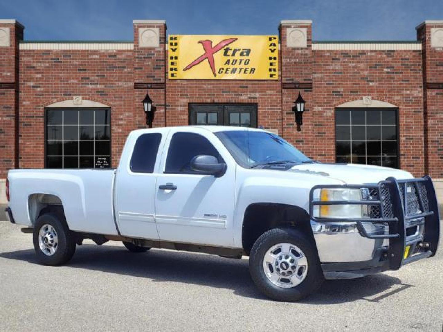 2013 Summit White Chevrolet Silverado 2500HD LT (1GC2CXCG9DZ) with an 6.0L 6.0L V8 360hp 380ft. lbs. Sequential Electronic Fuel Injection engine, 6-Speed Shiftable Automatic transmission, located at 1401 N. Hobart, Pampa, TX, 79065, (806) 665-9872, 35.549953, -100.975098 - Photo#0