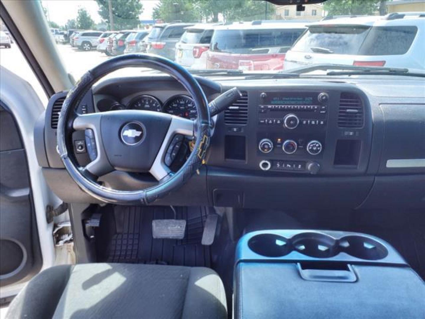 2013 Summit White Chevrolet Silverado 2500HD LT (1GC2CXCG9DZ) with an 6.0L 6.0L V8 360hp 380ft. lbs. Sequential Electronic Fuel Injection engine, 6-Speed Shiftable Automatic transmission, located at 1401 N. Hobart, Pampa, TX, 79065, (806) 665-9872, 35.549953, -100.975098 - Photo#9