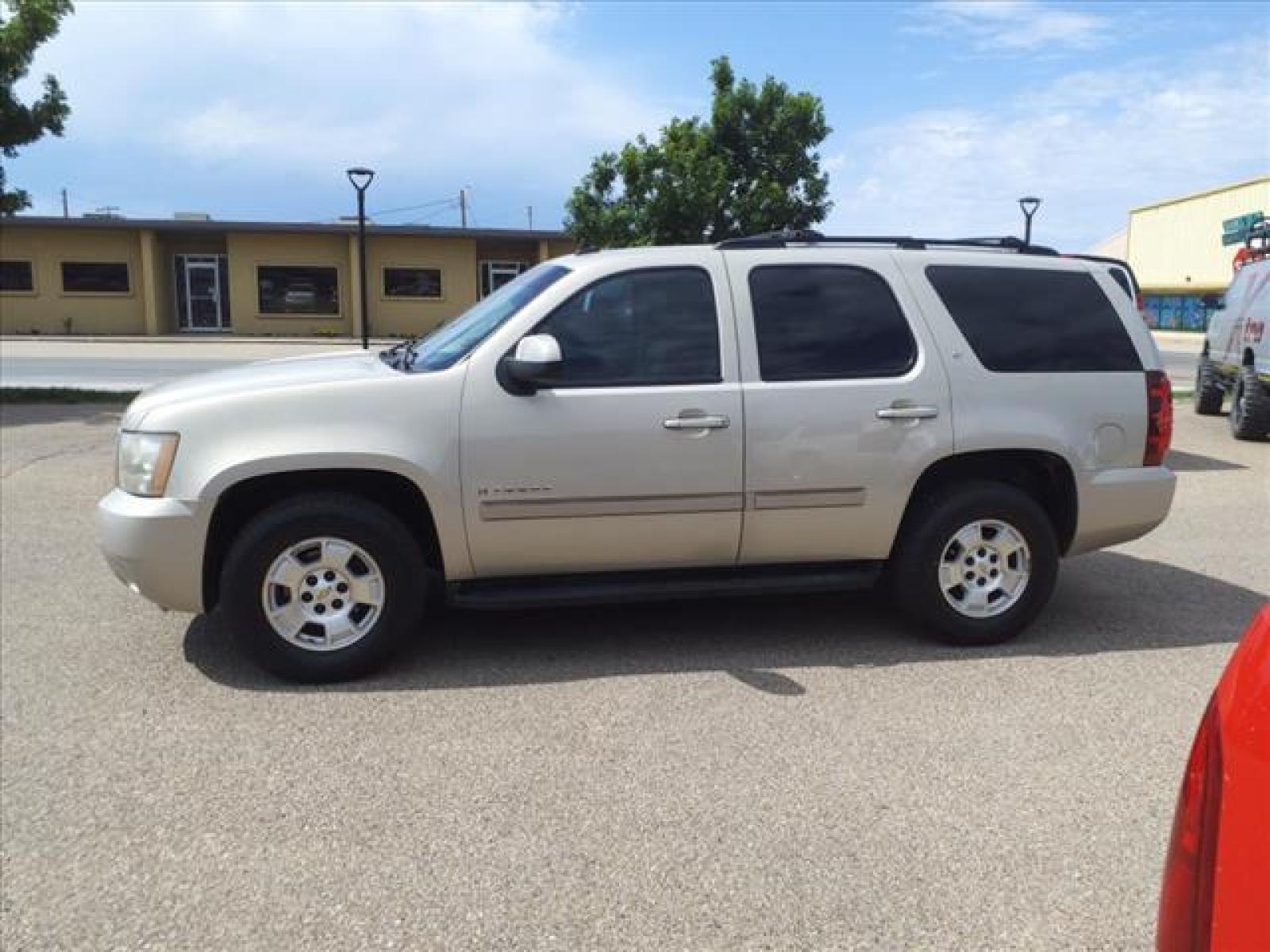 2007 Silver Birch Metallic Chevrolet Tahoe LT (1GNFC13047R) with an 5.3L Vortec 5.3L Flex Fuel V8 320hp 340ft. lbs. Sequential-Port F.I. engine, 4-Speed Automatic transmission, located at 1401 N. Hobart, Pampa, TX, 79065, (806) 665-9872, 35.549953, -100.975098 - Photo #4