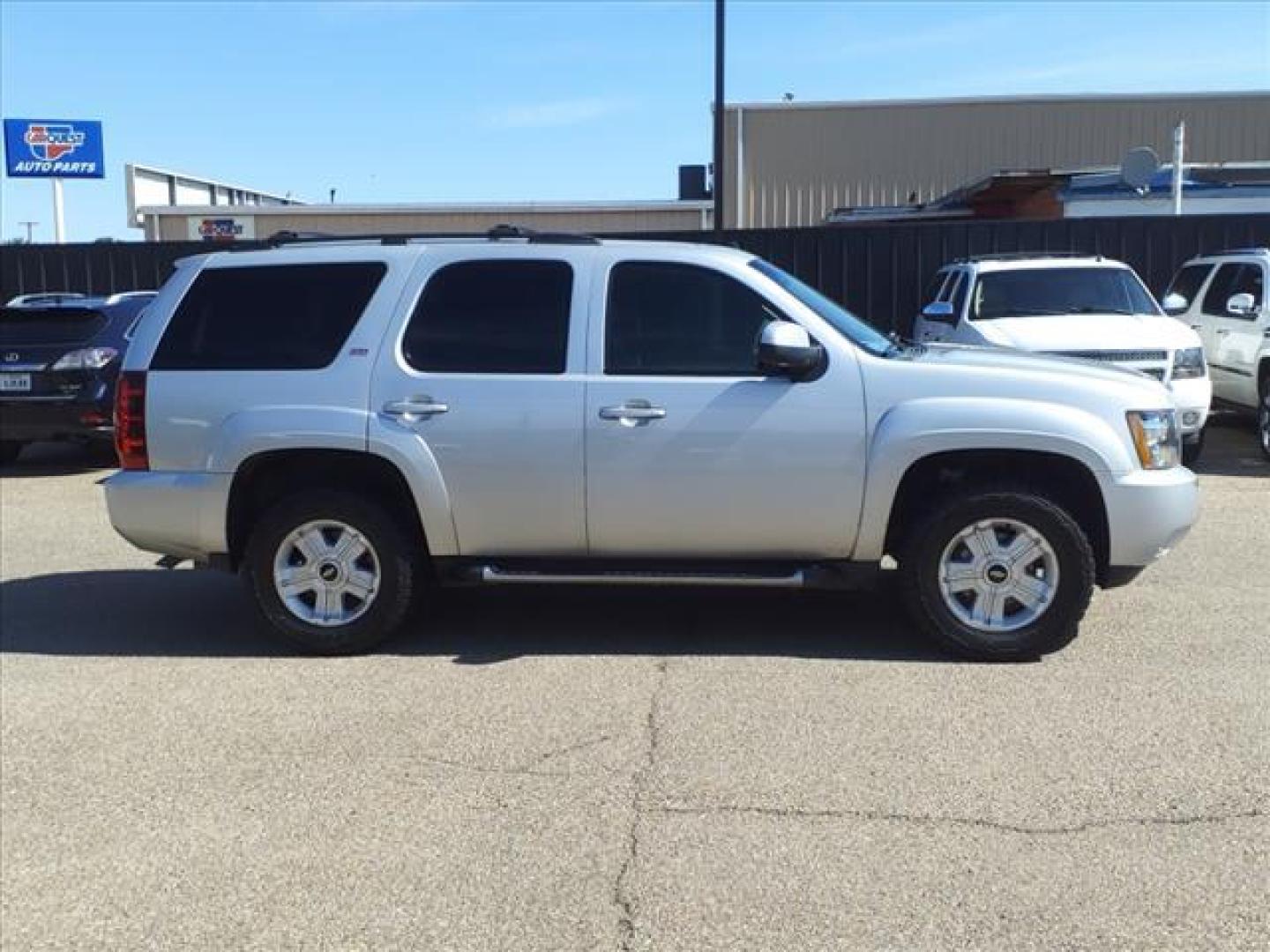 2010 Sheer Silver Metallic Chevrolet Tahoe LT (1GNUKBE07AR) with an 5.3L Vortec Iron Block 5.3L Flex Fuel V8 320hp 335ft. lbs. Sequential-Port F.I. engine, 6-Speed Shiftable Automatic transmission, located at 1401 N. Hobart, Pampa, TX, 79065, (806) 665-9872, 35.549953, -100.975098 - Photo#2