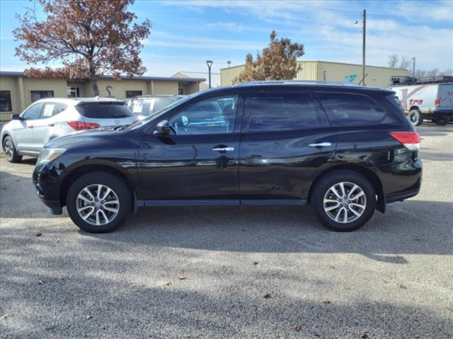 2013 Super Black Kh3 Nissan Pathfinder SV (5N1AR2MN5DC) with an 3.5L 3.5L V6 260hp 240ft. lbs. Sequential Multiport Fuel Injection engine, CVT transmission, located at 1401 N. Hobart, Pampa, TX, 79065, (806) 665-9872, 35.549953, -100.975098 - Photo#4