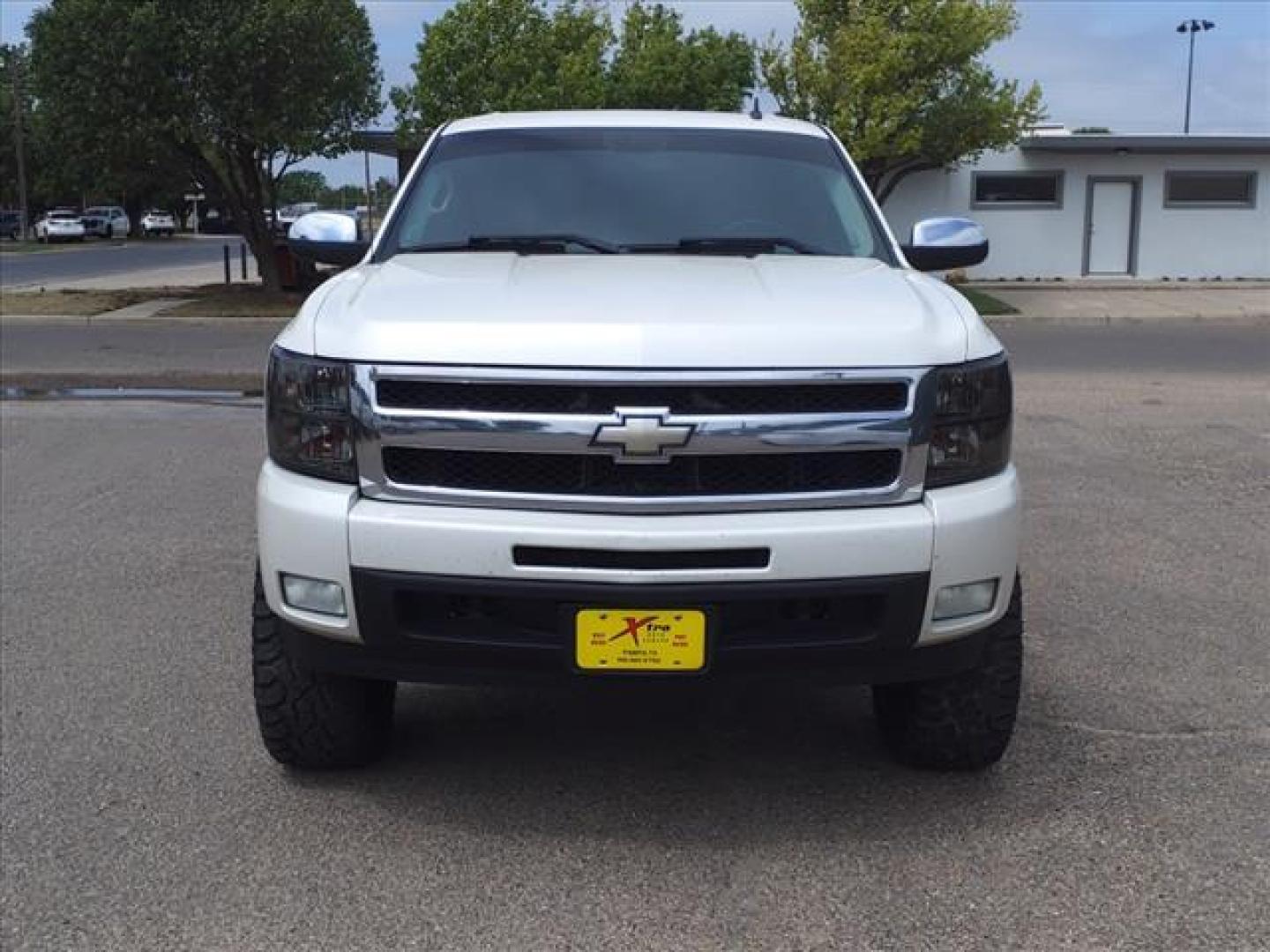 2009 White Diamond Tricoat Chevrolet Silverado 1500 LTZ (3GCEK33349G) with an 5.3L Vortec Aluminum Block 5.3L Flex Fuel V8 315hp 338ft. lbs. Fuel Injected engine, 6-Speed Shiftable Automatic transmission, located at 1401 N. Hobart, Pampa, TX, 79065, (806) 665-9872, 35.549953, -100.975098 - Photo#1