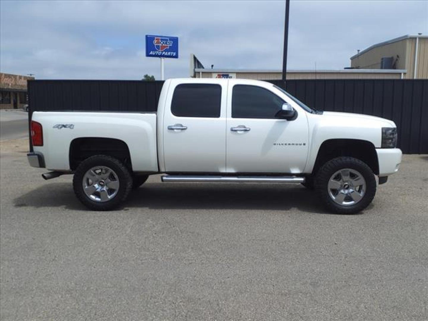 2009 White Diamond Tricoat Chevrolet Silverado 1500 LTZ (3GCEK33349G) with an 5.3L Vortec Aluminum Block 5.3L Flex Fuel V8 315hp 338ft. lbs. Fuel Injected engine, 6-Speed Shiftable Automatic transmission, located at 1401 N. Hobart, Pampa, TX, 79065, (806) 665-9872, 35.549953, -100.975098 - Photo#2