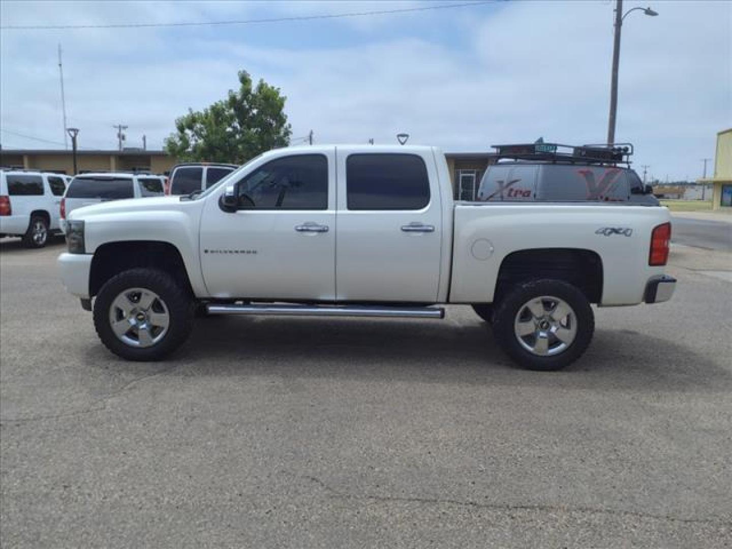 2009 White Diamond Tricoat Chevrolet Silverado 1500 LTZ (3GCEK33349G) with an 5.3L Vortec Aluminum Block 5.3L Flex Fuel V8 315hp 338ft. lbs. Fuel Injected engine, 6-Speed Shiftable Automatic transmission, located at 1401 N. Hobart, Pampa, TX, 79065, (806) 665-9872, 35.549953, -100.975098 - Photo#4