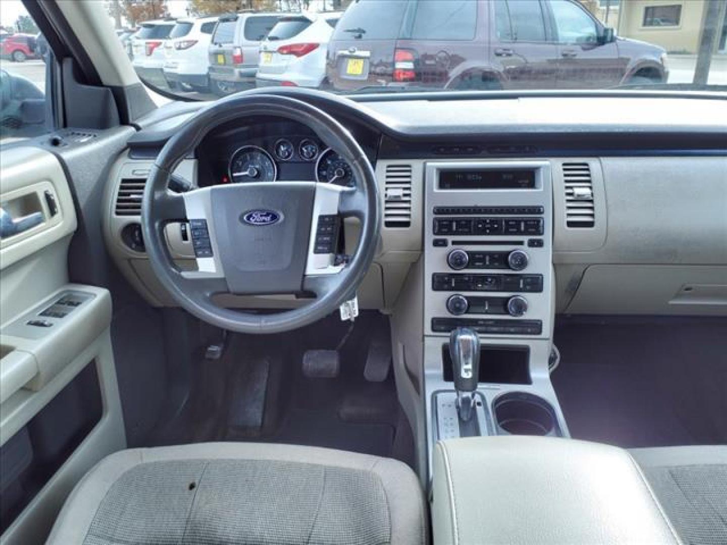 2010 Tuxedo Black Uh Ford Flex SE (2FMGK5BC7AB) with an 3.5L 3.5L V6 262hp 248ft. lbs. Sequential Multiport Fuel Injection engine, 6-Speed Automatic transmission, located at 1401 N. Hobart, Pampa, TX, 79065, (806) 665-9872, 35.549953, -100.975098 - Photo#9