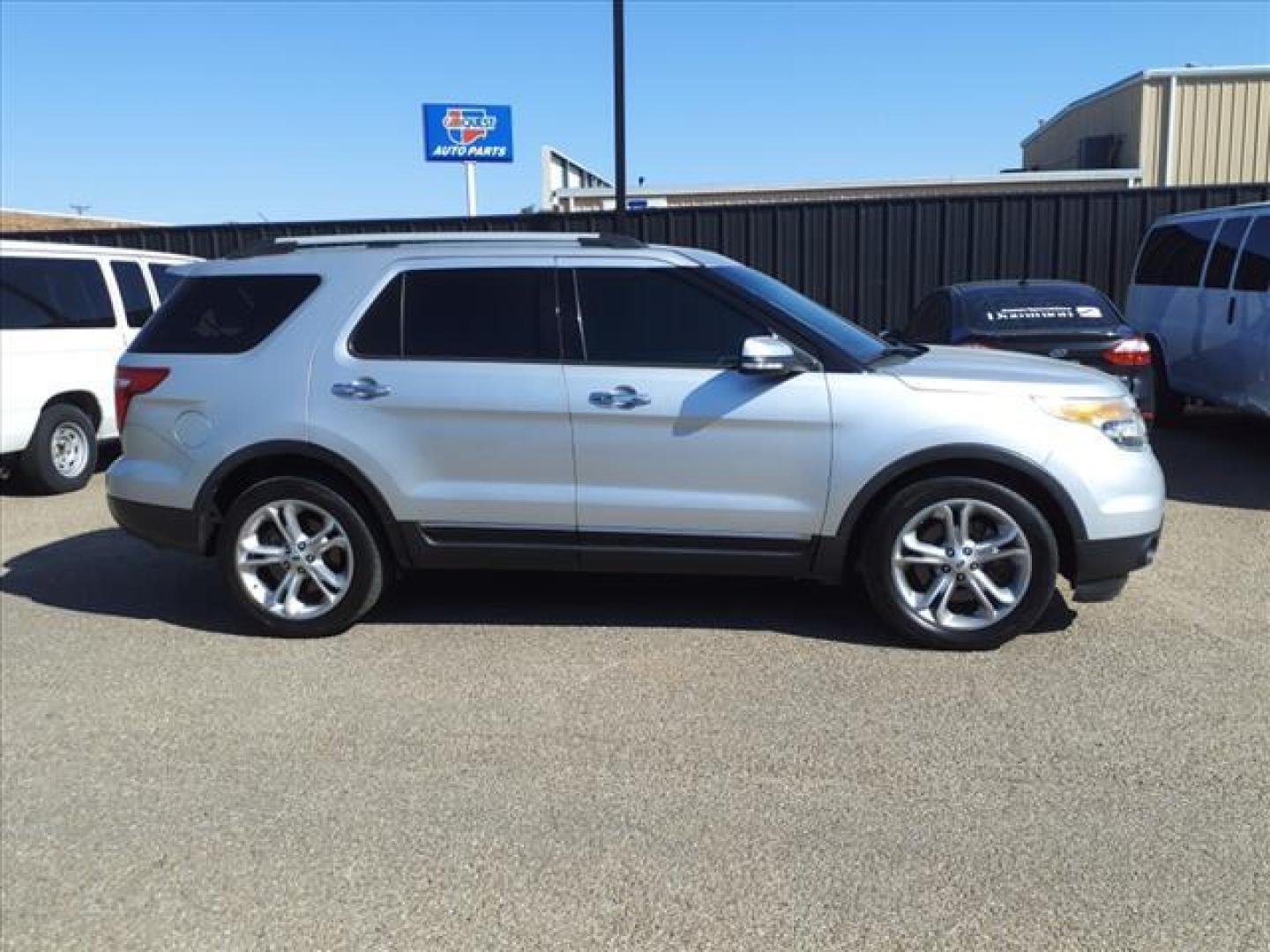 2015 Ingot Silver Metallic Ford Explorer Limited (1FM5K7F88FG) with an 3.5L 3.5L V6 290hp 255ft. lbs. Sequential Multiport Fuel Injection engine, 6-Speed Shiftable Automatic transmission, located at 1401 N. Hobart, Pampa, TX, 79065, (806) 665-9872, 35.549953, -100.975098 - Photo#2