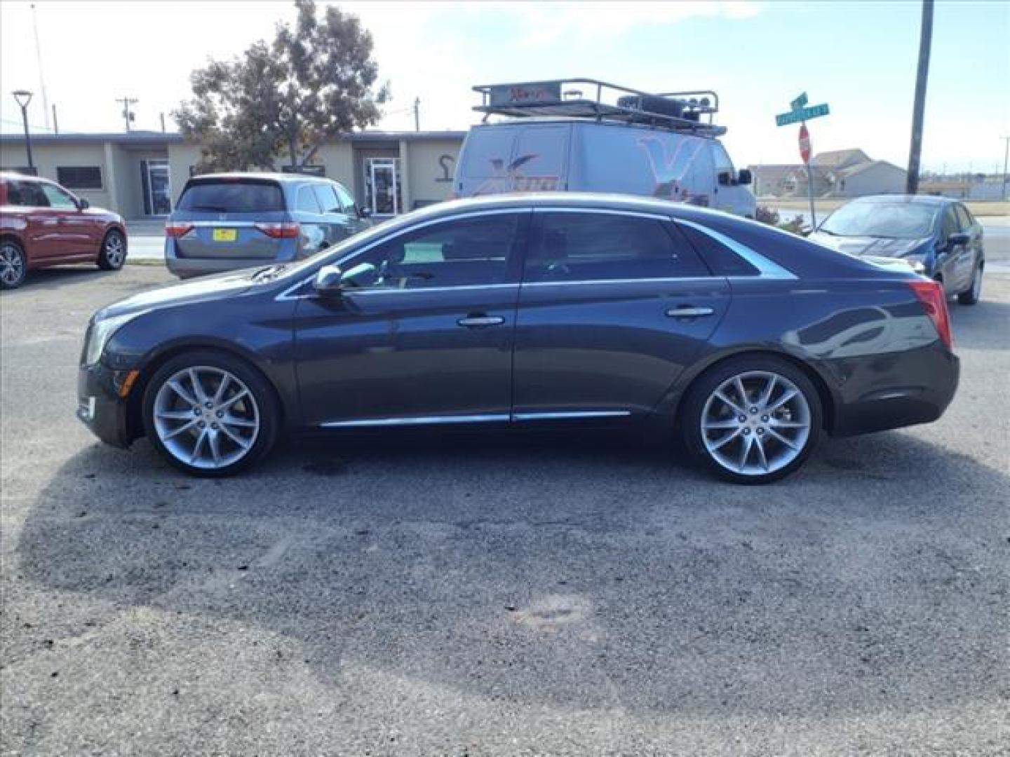 2013 Sapphire Blue Metallic Gxh Cadillac XTS Premium Collection (2G61S5S31D9) with an 3.6L 3.6L V6 304hp 264ft. lbs. Direct Injection engine, 6-Speed Shiftable Automatic transmission, located at 1401 N. Hobart, Pampa, TX, 79065, (806) 665-9872, 35.549953, -100.975098 - Photo#4