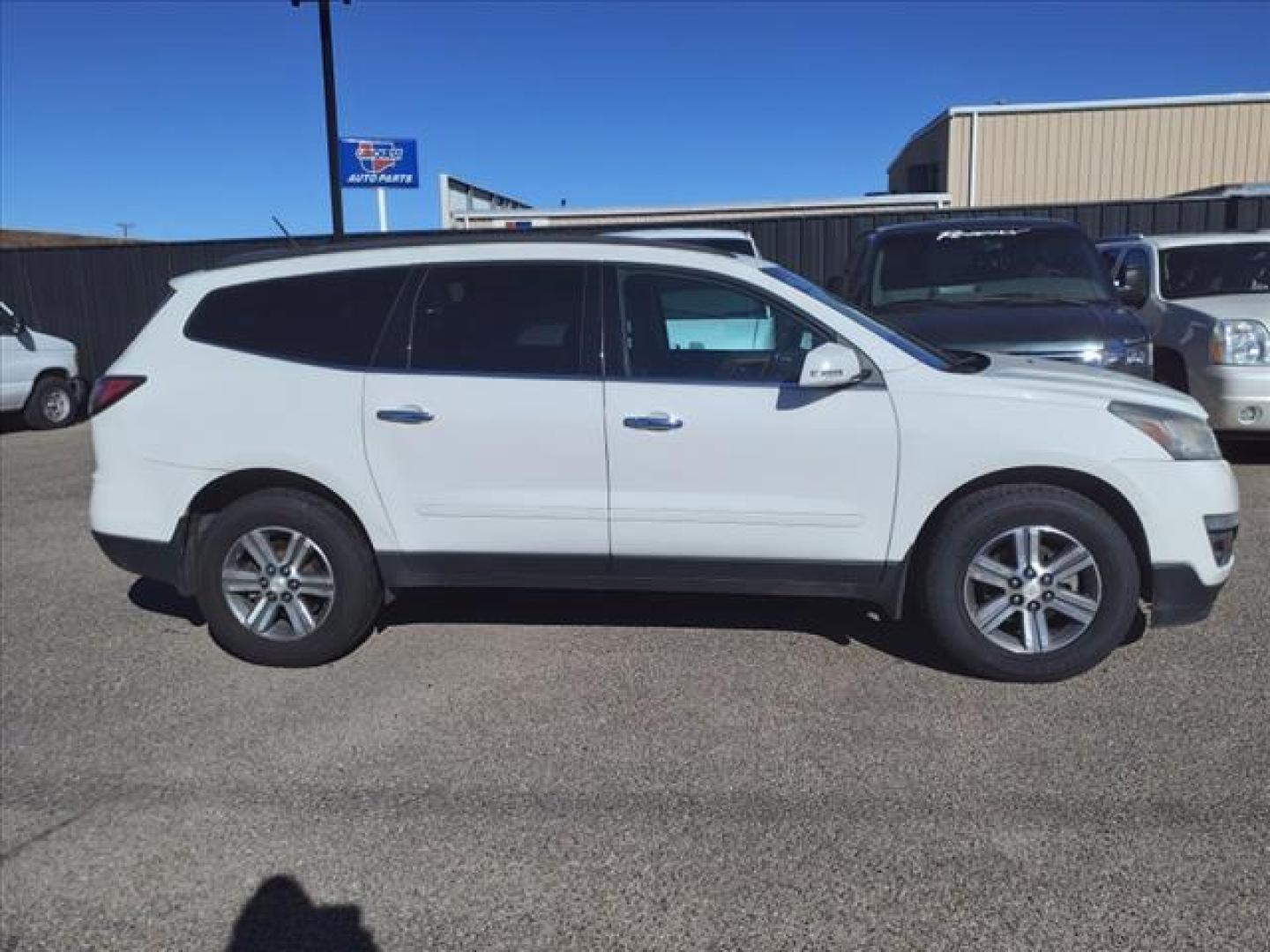 2015 White 40u Chevrolet Traverse LT (1GNKVHKD4FJ) with an 3.6L 3.6L V6 281hp 266ft. lbs. Direct Injection engine, 6-Speed Shiftable Automatic transmission, located at 1401 N. Hobart, Pampa, TX, 79065, (806) 665-9872, 35.549953, -100.975098 - Photo#2