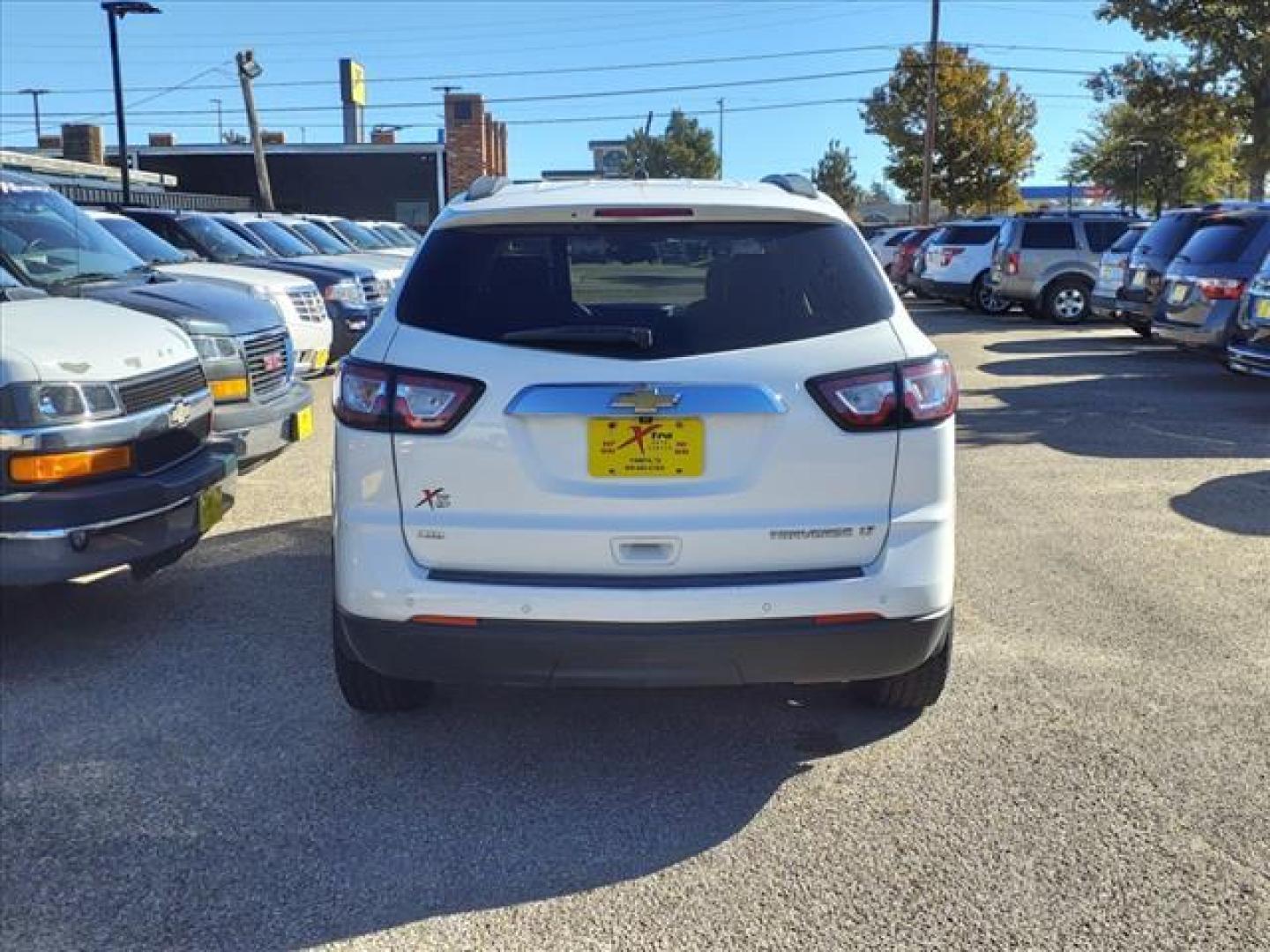 2015 White 40u Chevrolet Traverse LT (1GNKVHKD4FJ) with an 3.6L 3.6L V6 281hp 266ft. lbs. Direct Injection engine, 6-Speed Shiftable Automatic transmission, located at 1401 N. Hobart, Pampa, TX, 79065, (806) 665-9872, 35.549953, -100.975098 - Photo#3