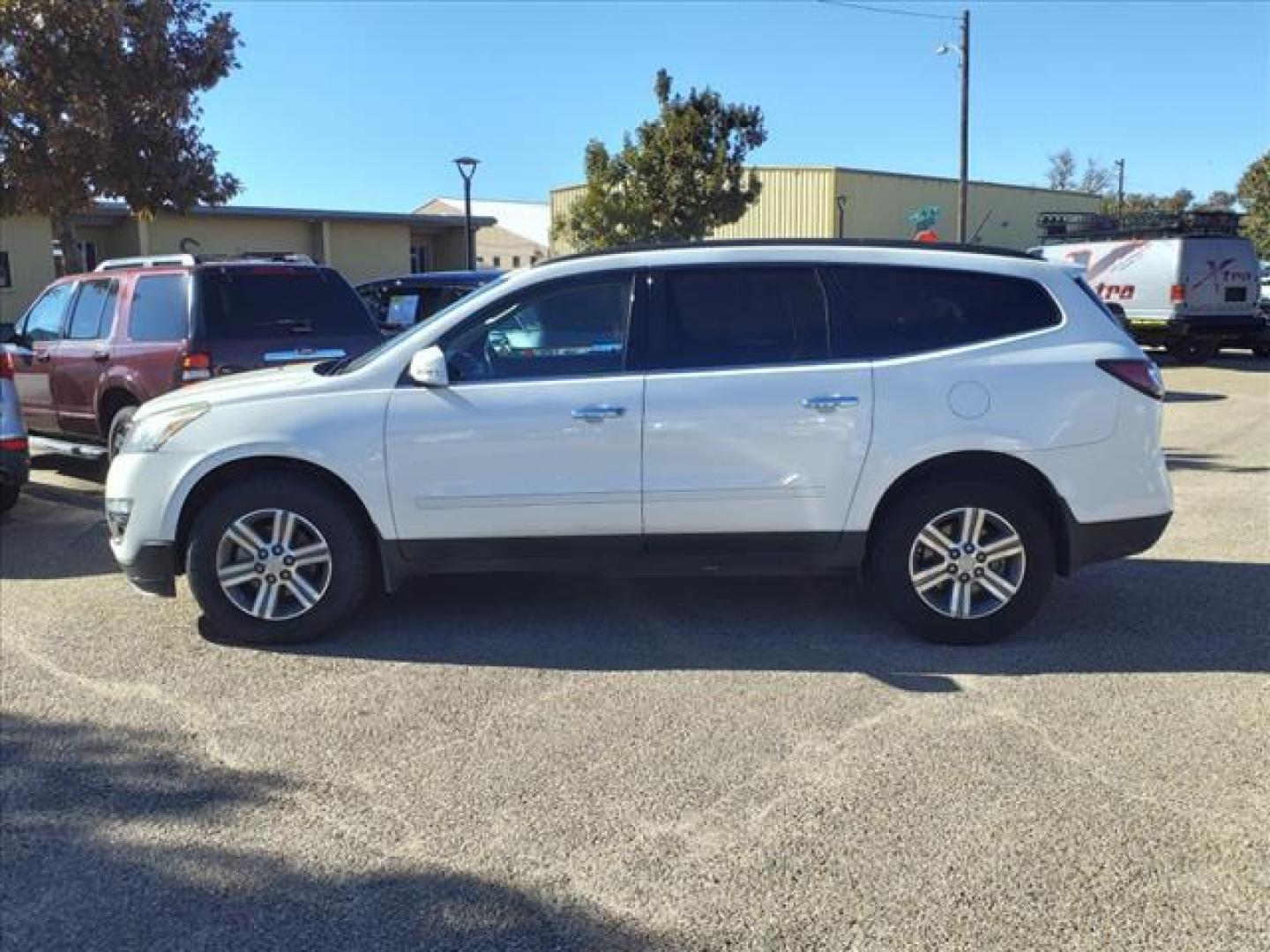 2015 White 40u Chevrolet Traverse LT (1GNKVHKD4FJ) with an 3.6L 3.6L V6 281hp 266ft. lbs. Direct Injection engine, 6-Speed Shiftable Automatic transmission, located at 1401 N. Hobart, Pampa, TX, 79065, (806) 665-9872, 35.549953, -100.975098 - Photo#4