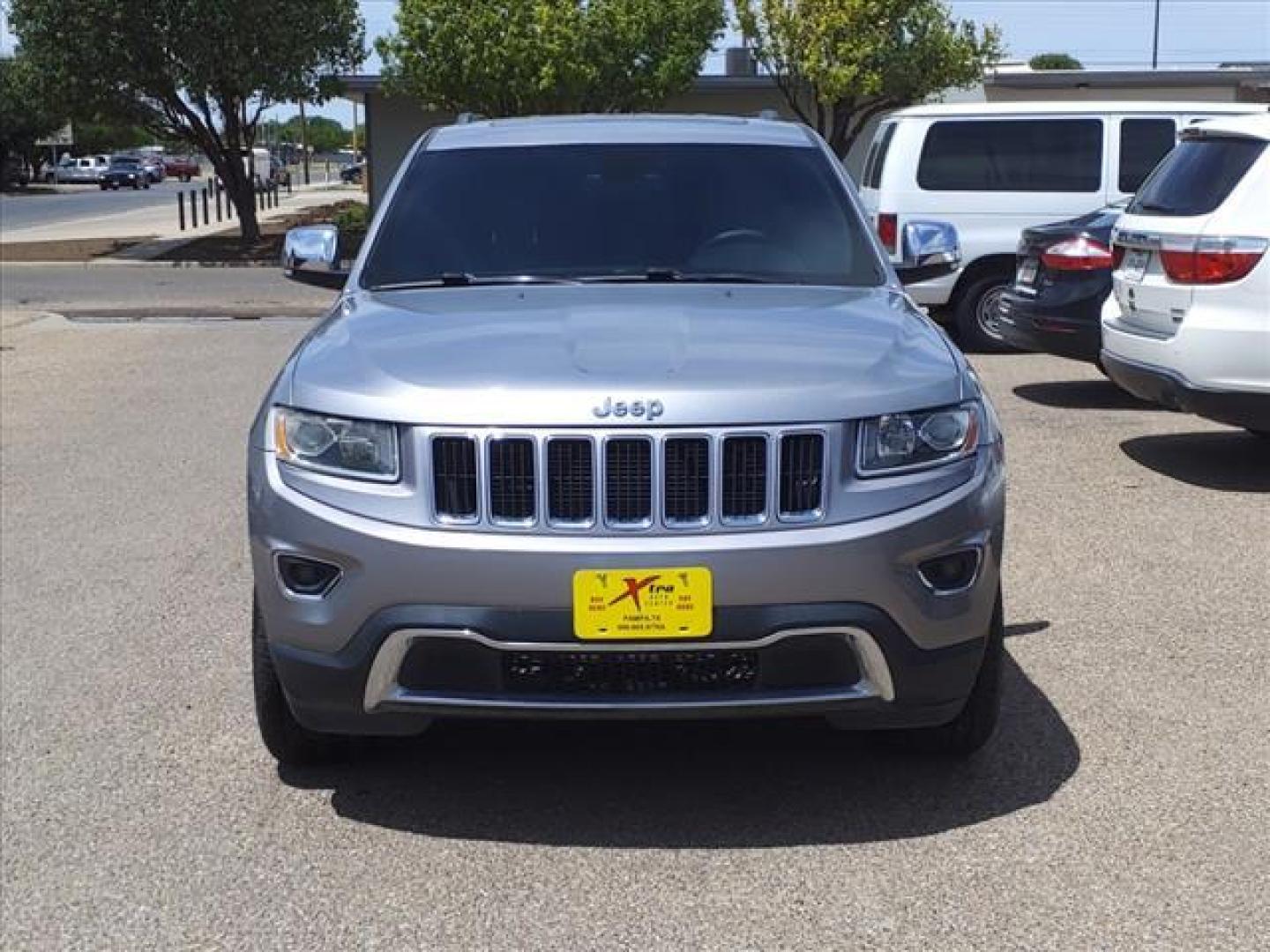 2014 Billet Silver Metallic Clear Coat Jeep Grand Cherokee Limited (1C4RJEBG2EC) with an 3.6L 3.6L V6 290hp 260ft. lbs. Sequential Multiport Fuel Injection engine, 8-Speed Shiftable Automatic transmission, located at 1401 N. Hobart, Pampa, TX, 79065, (806) 665-9872, 35.549953, -100.975098 - Photo#1