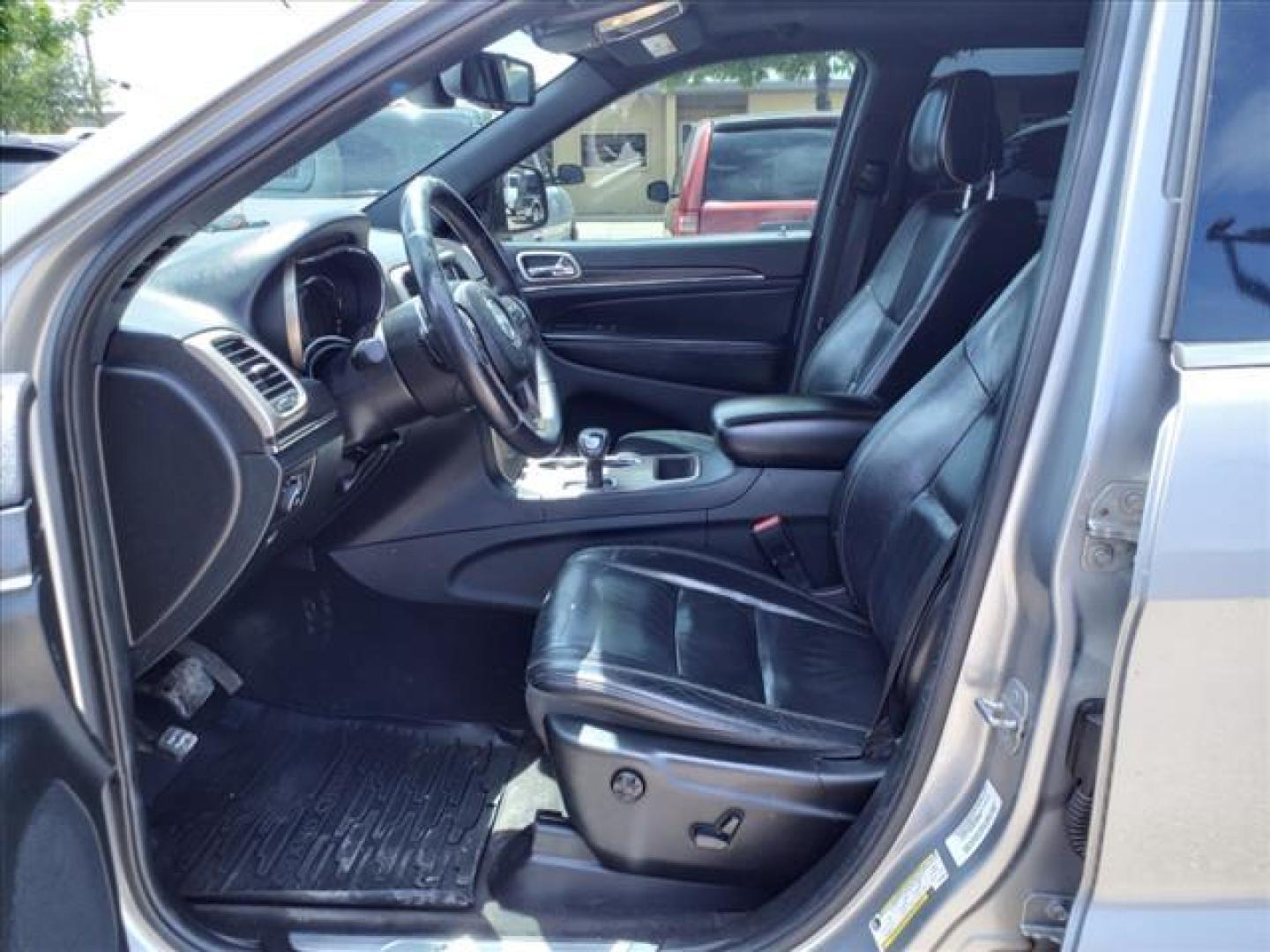 2014 Billet Silver Metallic Clear Coat Jeep Grand Cherokee Limited (1C4RJEBG2EC) with an 3.6L 3.6L V6 290hp 260ft. lbs. Sequential Multiport Fuel Injection engine, 8-Speed Shiftable Automatic transmission, located at 1401 N. Hobart, Pampa, TX, 79065, (806) 665-9872, 35.549953, -100.975098 - Photo#12