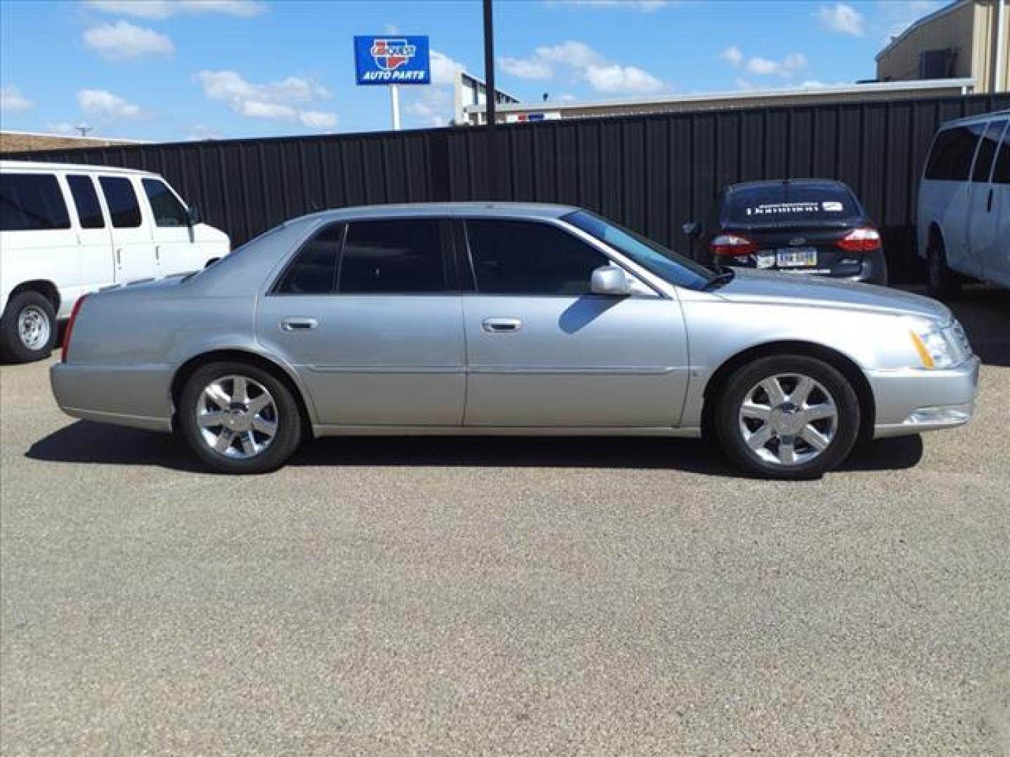 2006 Light Platinum Cadillac DTS Luxury II (1G6KD57Y26U) with an 4.6L Northstar 4.6L V8 275hp 292ft. lbs. Fuel Injected engine, 4-Speed Automatic transmission, located at 1401 N. Hobart, Pampa, TX, 79065, (806) 665-9872, 35.549953, -100.975098 - Photo#2