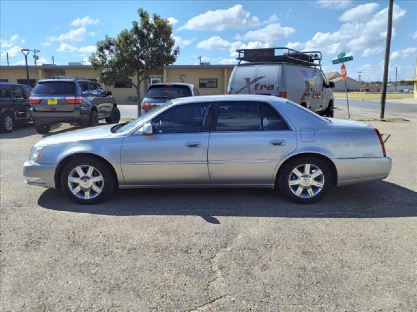 2006 Light Platinum Cadillac DTS Luxury II (1G6KD57Y26U) with an 4.6L Northstar 4.6L V8 275hp 292ft. lbs. Fuel Injected engine, 4-Speed Automatic transmission, located at 1401 N. Hobart, Pampa, TX, 79065, (806) 665-9872, 35.549953, -100.975098 - Photo#4