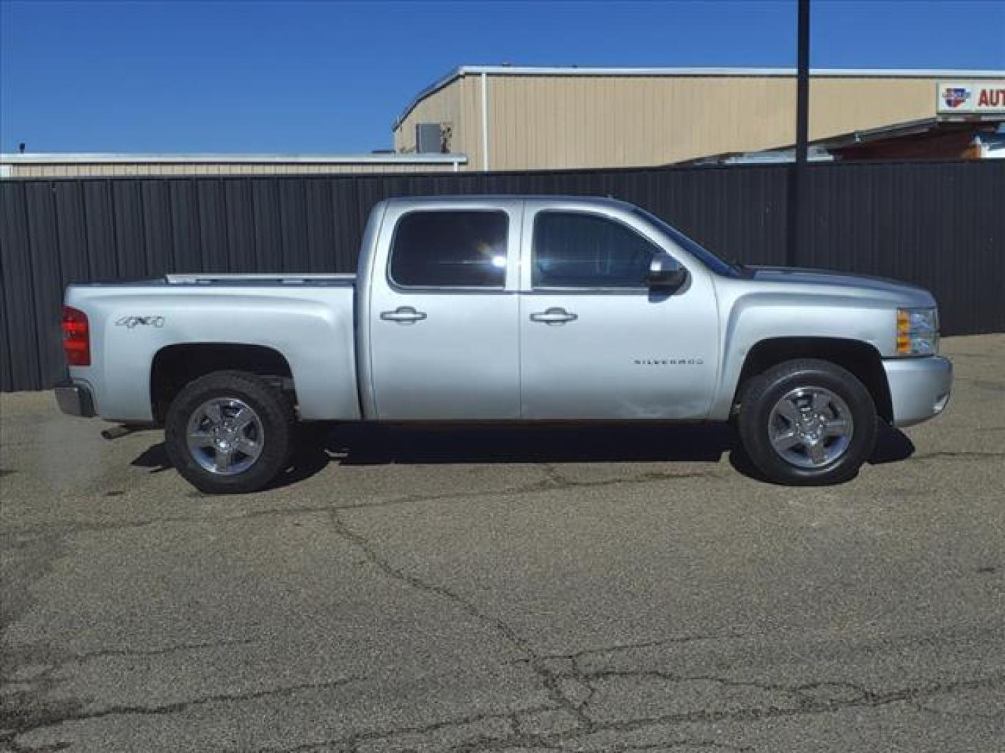 2013 Silver Ice Metallic Chevrolet Silverado 1500 LTZ (3GCPKTE73DG) with an 5.3L Vortec 5.3L Flex Fuel V8 Sequential-Port F.I. engine, 6-Speed Shiftable Automatic transmission, located at 1401 N. Hobart, Pampa, TX, 79065, (806) 665-9872, 35.549953, -100.975098 - Photo#2