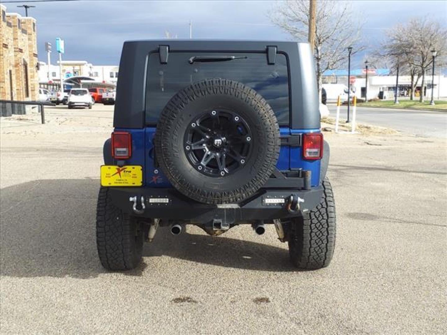 2009 Deep Water Blue Pearl Coat Jeep Wrangler Unlimited X (1J4GA39169L) with an 3.8L 3.8L V6 205hp 240ft. lbs. Sequential Multiport Fuel Injection engine, 6-Speed Manual transmission, located at 1401 N. Hobart, Pampa, TX, 79065, (806) 665-9872, 35.549953, -100.975098 - Photo#3