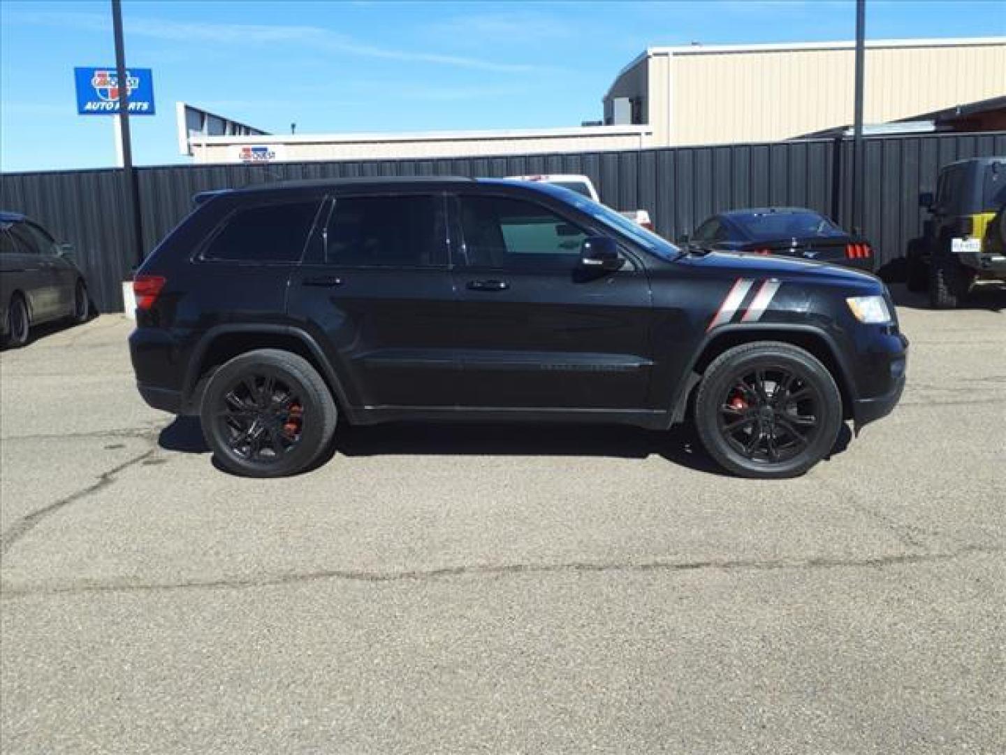 2012 Brilliant Black Crystal Pearl Coat Jeep Grand Cherokee Limited (1C4RJEBT4CC) with an 5.7L HEMI 5.7L V8 360hp 390ft. Sequential Multiport Fuel Injection engine, 6-Speed Automatic transmission, located at 1401 N. Hobart, Pampa, TX, 79065, (806) 665-9872, 35.549953, -100.975098 - Photo#2