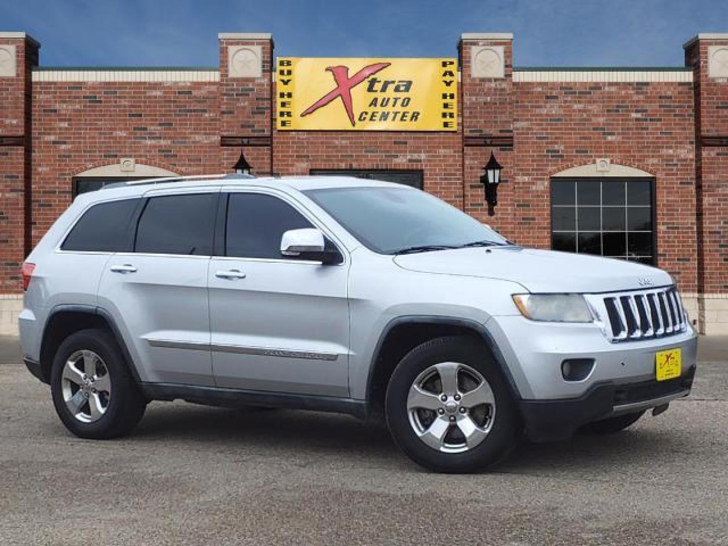 2011 Bright Silver Metallic Clear Coat Jeep Grand Cherokee Limited (1J4RR5GT4BC) with an 5.7L HEMI 5.7L V8 360hp 390ft. lbs. Sequential Multiport Fuel Injection engine, 5-Speed Automatic transmission, located at 1401 N. Hobart, Pampa, TX, 79065, (806) 665-9872, 35.549953, -100.975098 - Photo#0