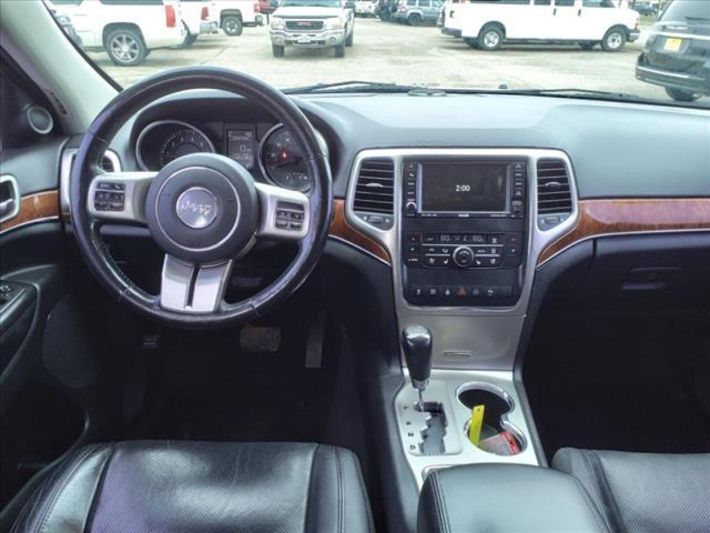 2011 Bright Silver Metallic Clear Coat Jeep Grand Cherokee Limited (1J4RR5GT4BC) with an 5.7L HEMI 5.7L V8 360hp 390ft. lbs. Sequential Multiport Fuel Injection engine, 5-Speed Automatic transmission, located at 1401 N. Hobart, Pampa, TX, 79065, (806) 665-9872, 35.549953, -100.975098 - Photo#9