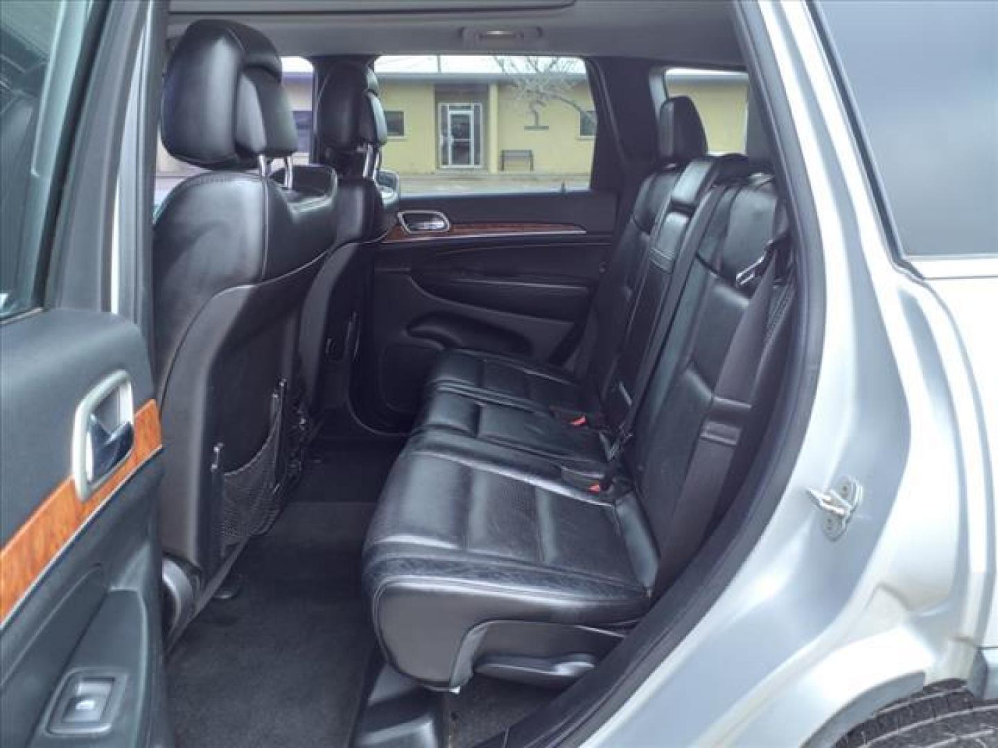 2011 Bright Silver Metallic Clear Coat Jeep Grand Cherokee Limited (1J4RR5GT4BC) with an 5.7L HEMI 5.7L V8 360hp 390ft. lbs. Sequential Multiport Fuel Injection engine, 5-Speed Automatic transmission, located at 1401 N. Hobart, Pampa, TX, 79065, (806) 665-9872, 35.549953, -100.975098 - Photo#11