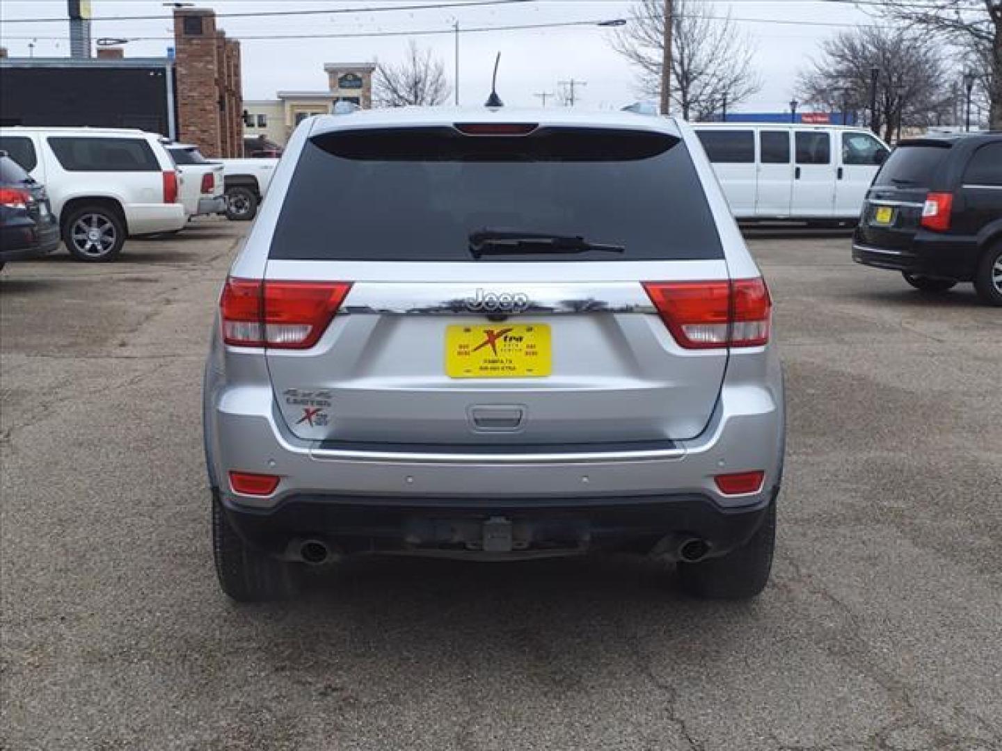 2011 Bright Silver Metallic Clear Coat Jeep Grand Cherokee Limited (1J4RR5GT4BC) with an 5.7L HEMI 5.7L V8 360hp 390ft. lbs. Sequential Multiport Fuel Injection engine, 5-Speed Automatic transmission, located at 1401 N. Hobart, Pampa, TX, 79065, (806) 665-9872, 35.549953, -100.975098 - Photo#3